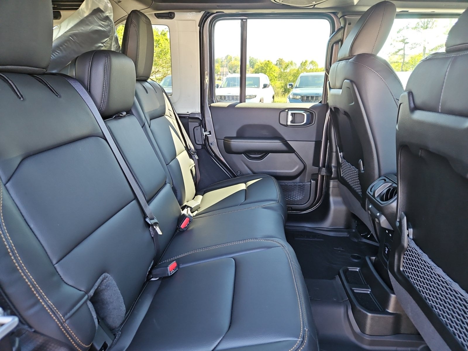 New 2027 Jeep Wrangler Sahara - photo - 16