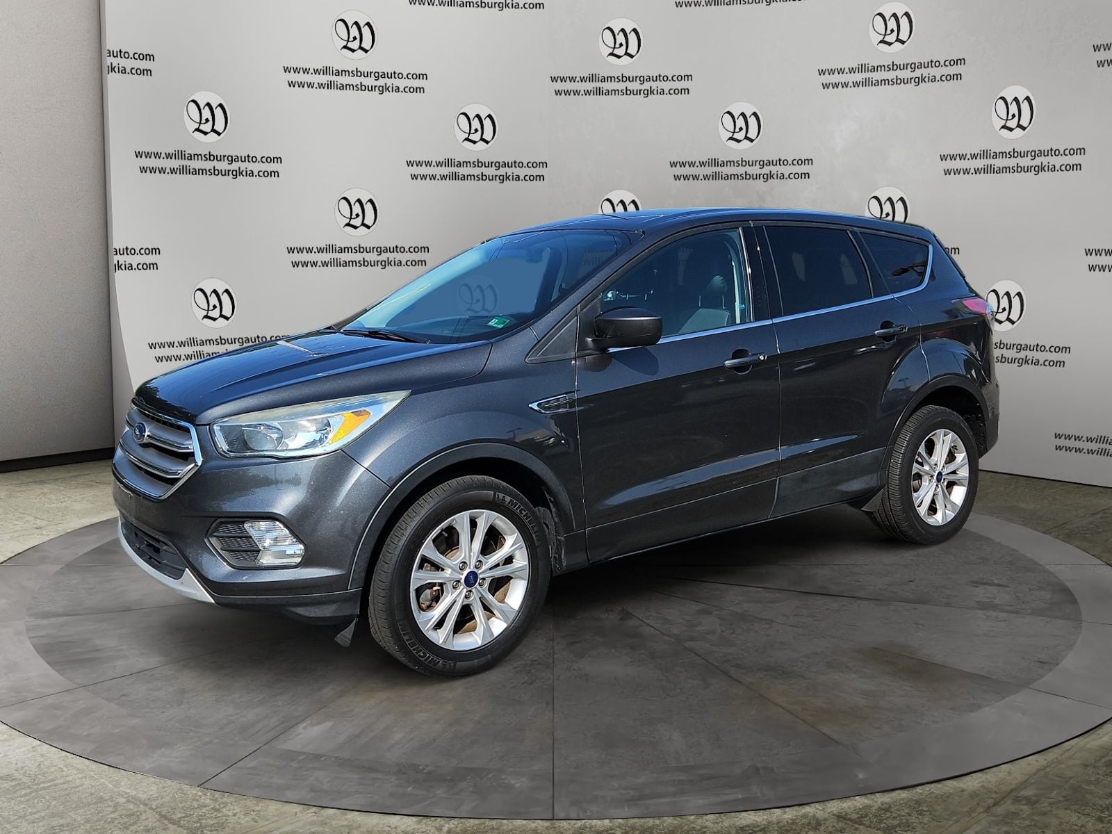 Pre-Owned 2017 Ford Escape SE - photo - 0