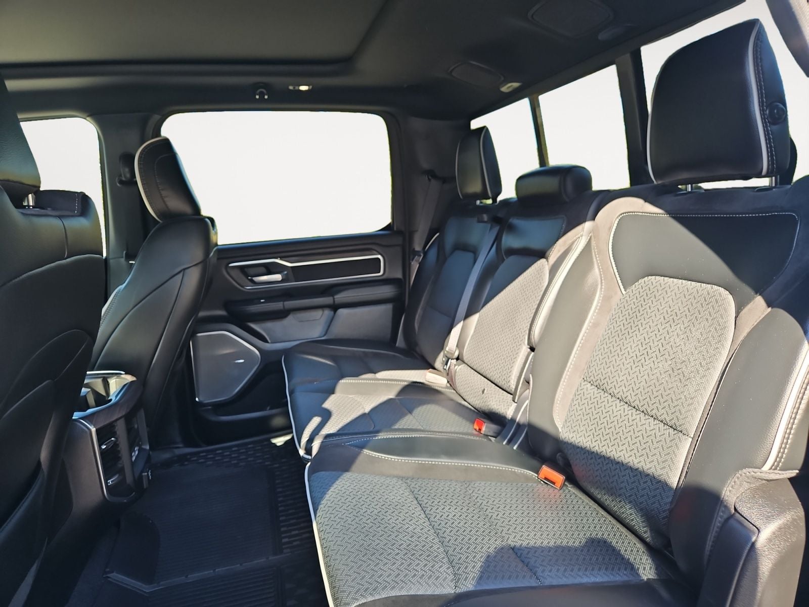 Pre-Owned 2025 Ram 1500 Laramie - photo - 12