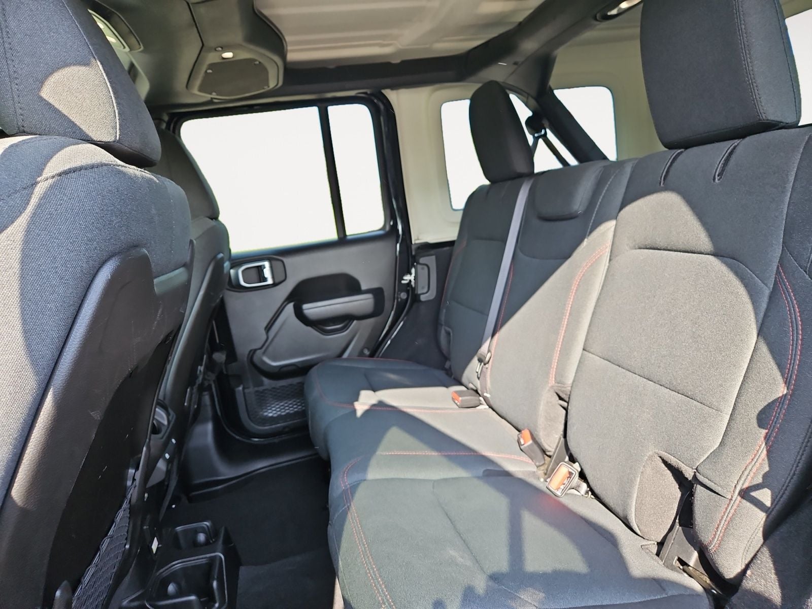 Pre-Owned 2024 Jeep Wrangler Rubicon - photo - 12