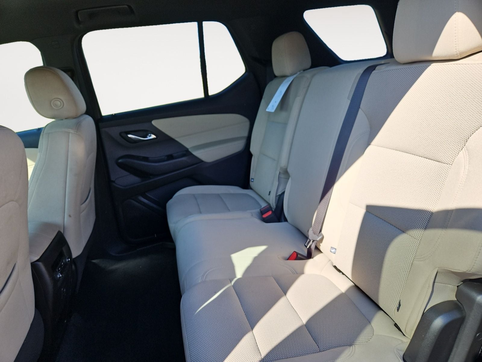 Pre-Owned 2023 Chevrolet Traverse LS - photo - 12
