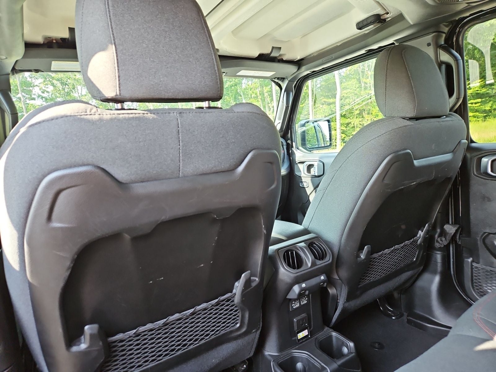 Pre-Owned 2024 Jeep Wrangler Rubicon - photo - 19