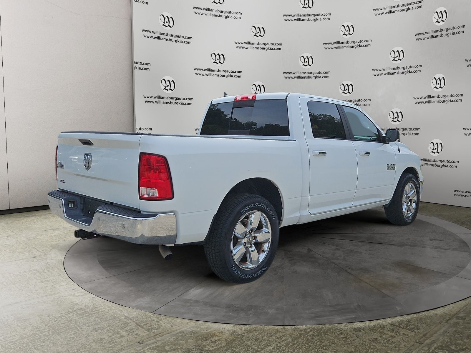 Pre-Owned 2017 Ram 1500 Big Horn - photo - 4