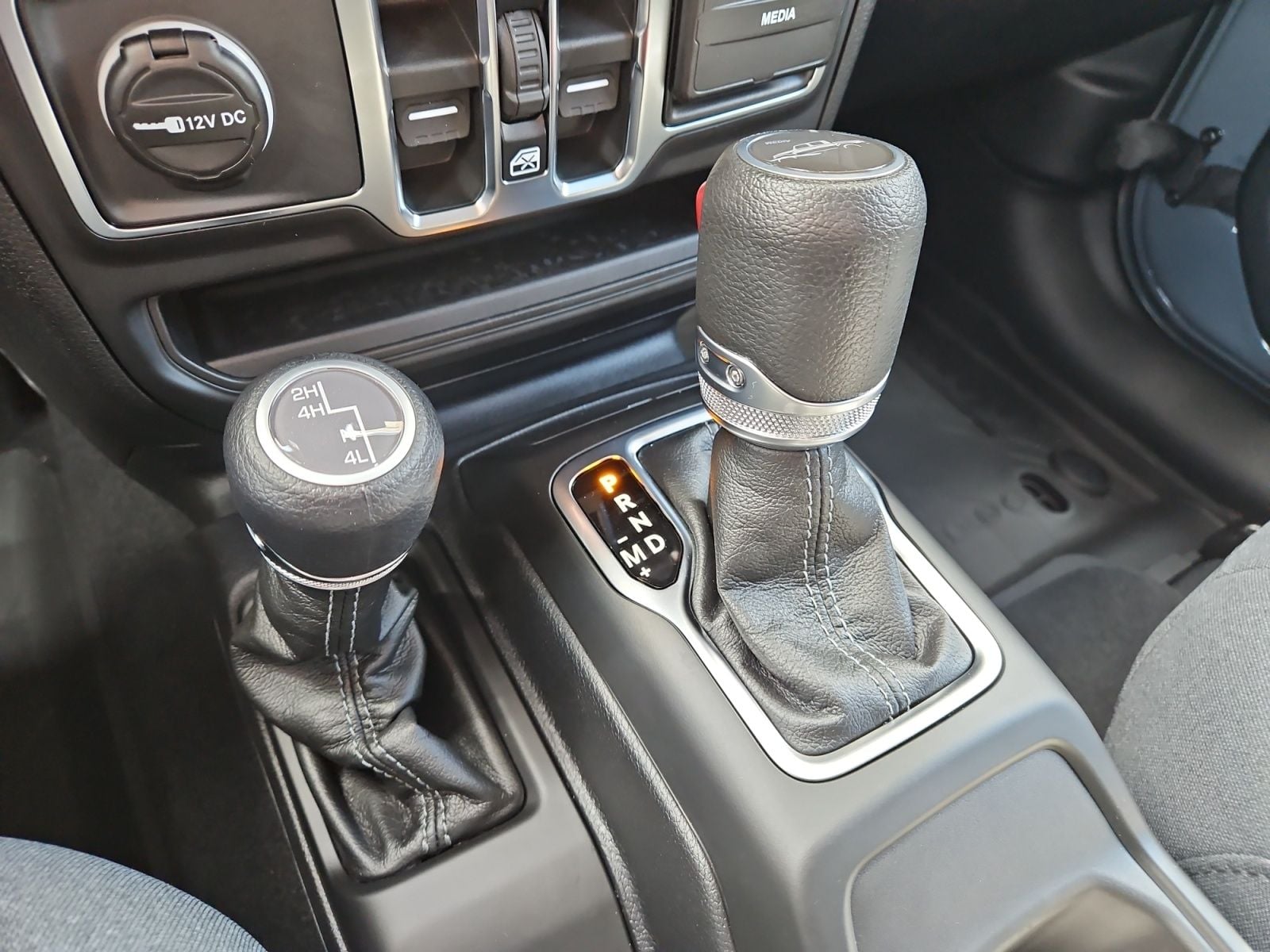 New 2026 Jeep Gladiator Sport S - photo - 26