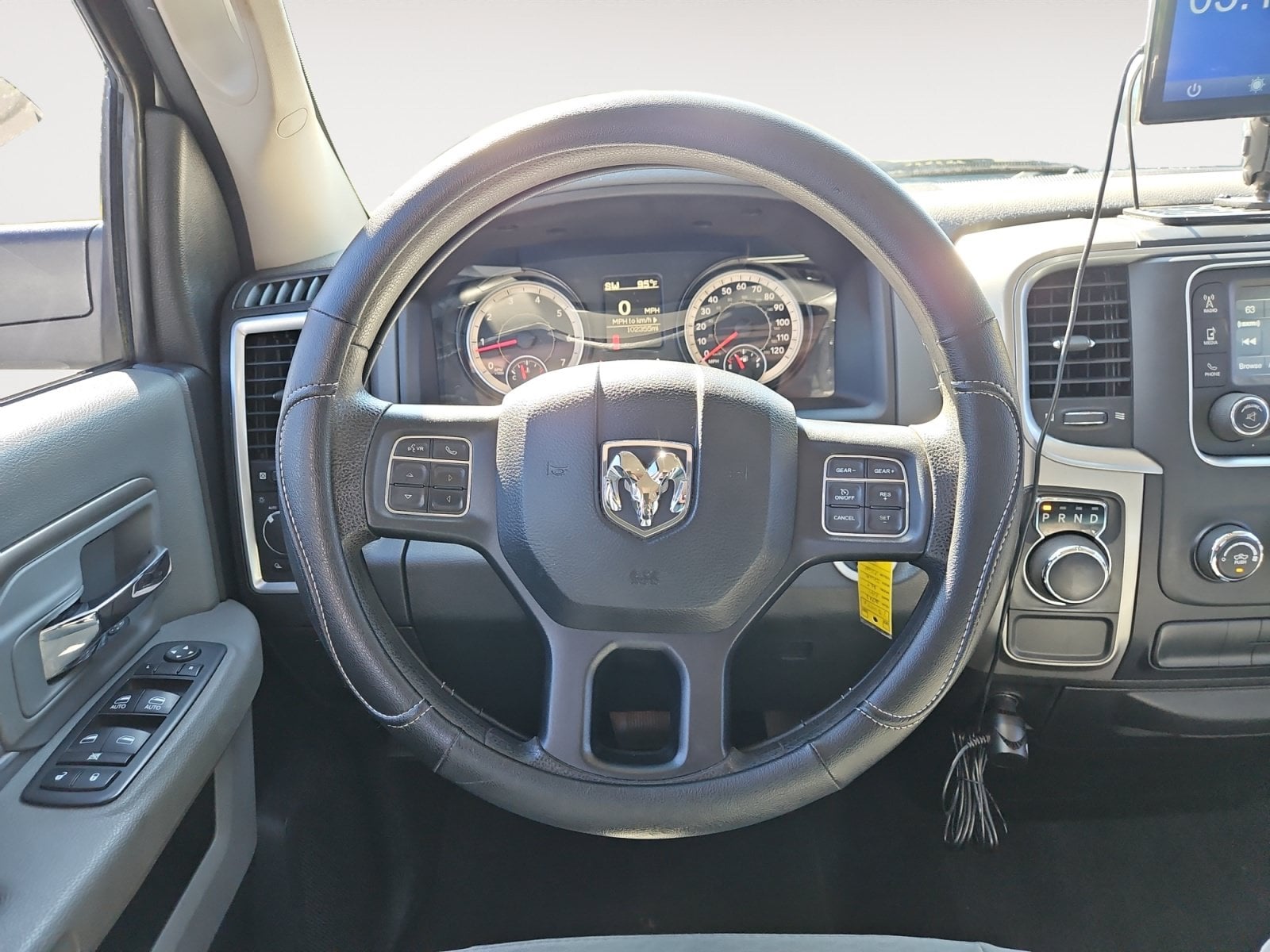 Pre-Owned 2017 Ram 1500 SLT - photo - 11