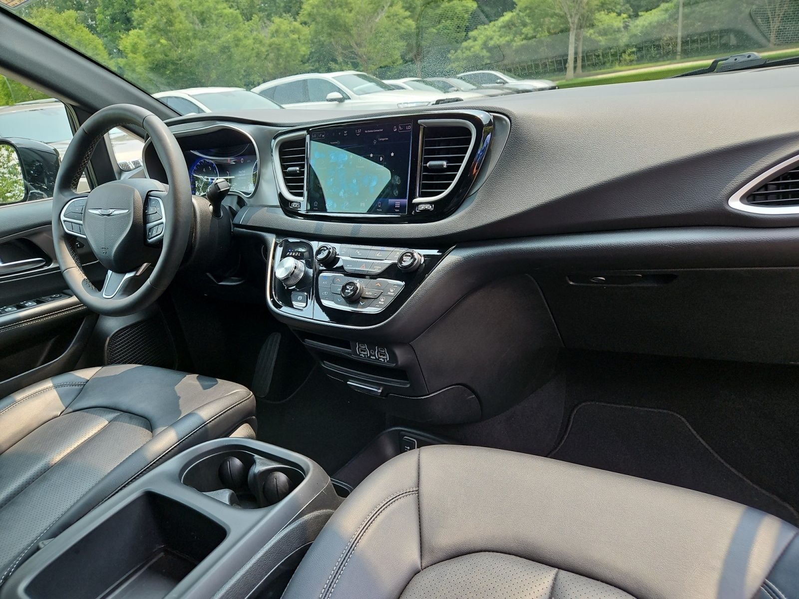 Pre-Owned 2025 Chrysler Pacifica Select - photo - 15