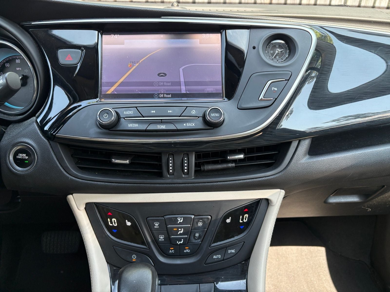 Pre-Owned 2017 Buick Envision Essence - photo - 27