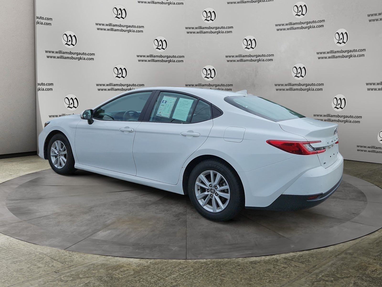 Pre-Owned 2025 Toyota Camry LE - photo - 2