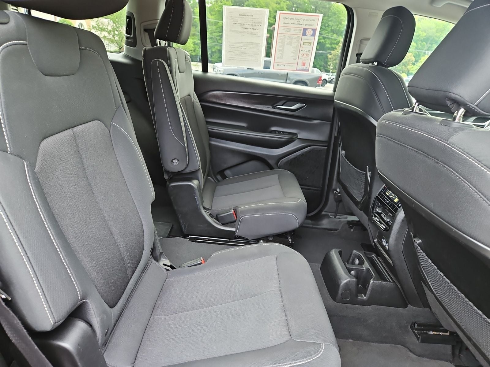 Pre-Owned 2023 Jeep Grand Cherokee L Laredo - photo - 16