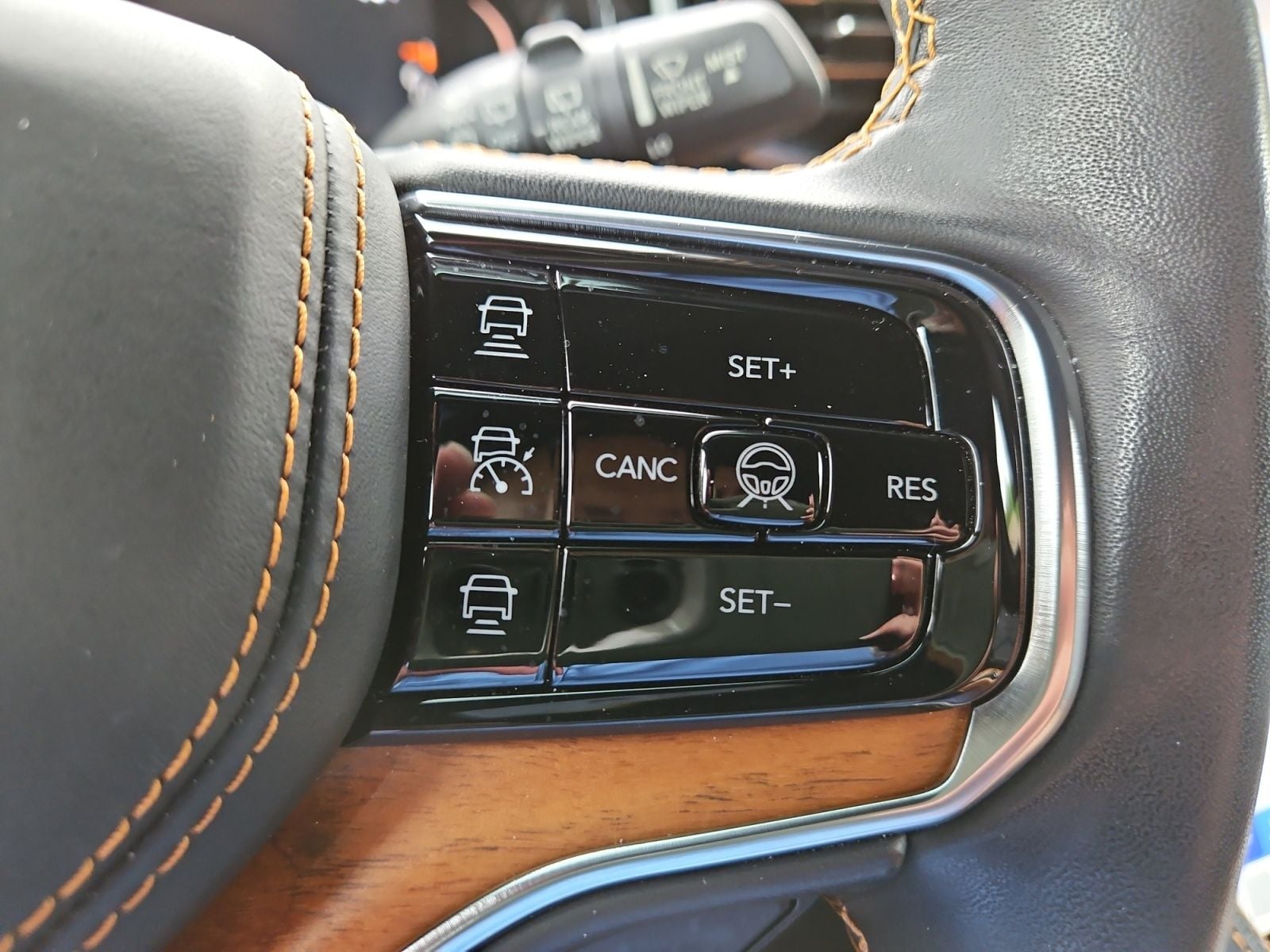 Pre-Owned 2022 Jeep Grand Wagoneer Series III - photo - 26