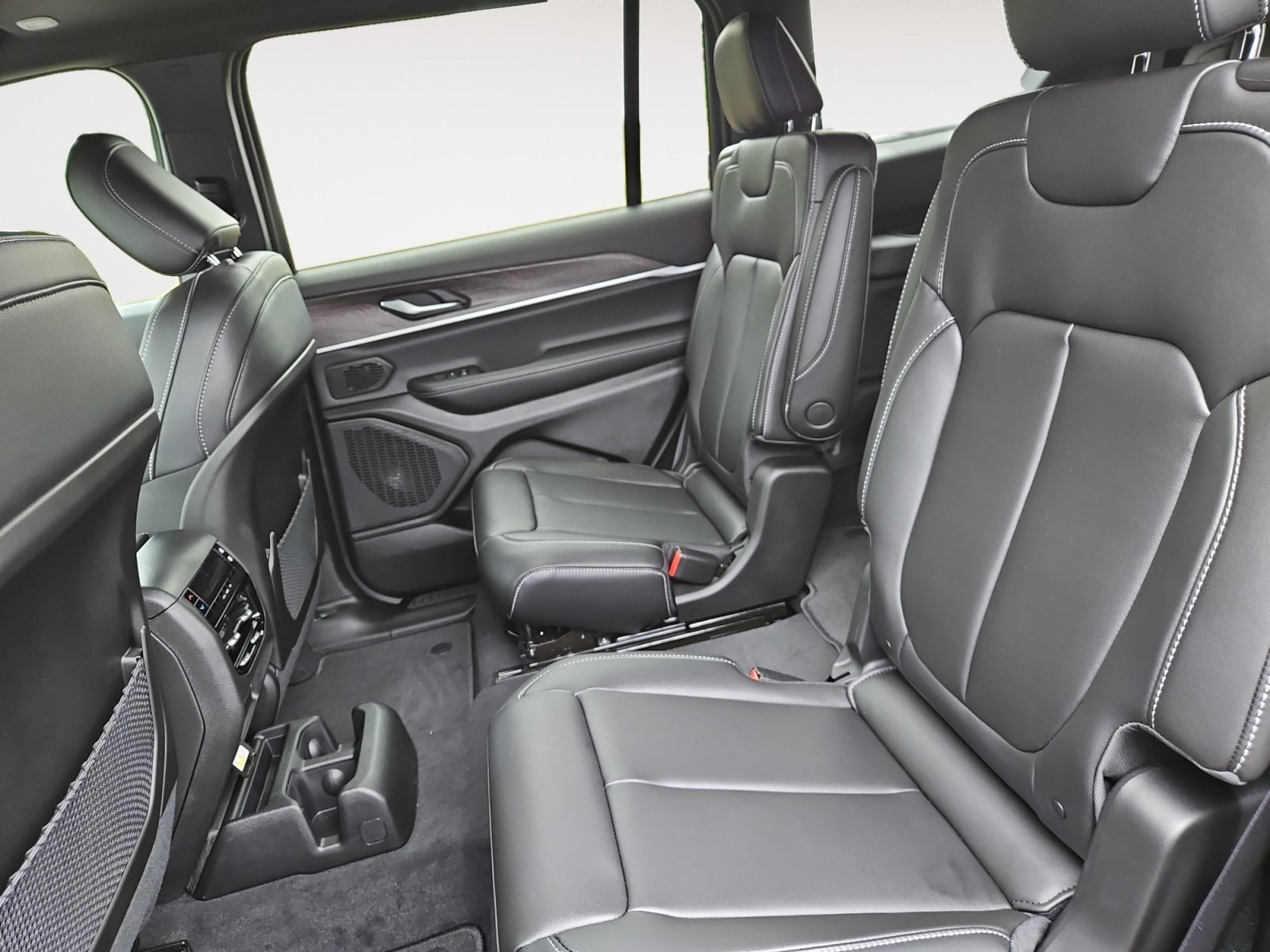 New 2027 Jeep Grand Cherokee L Limited - photo - 12