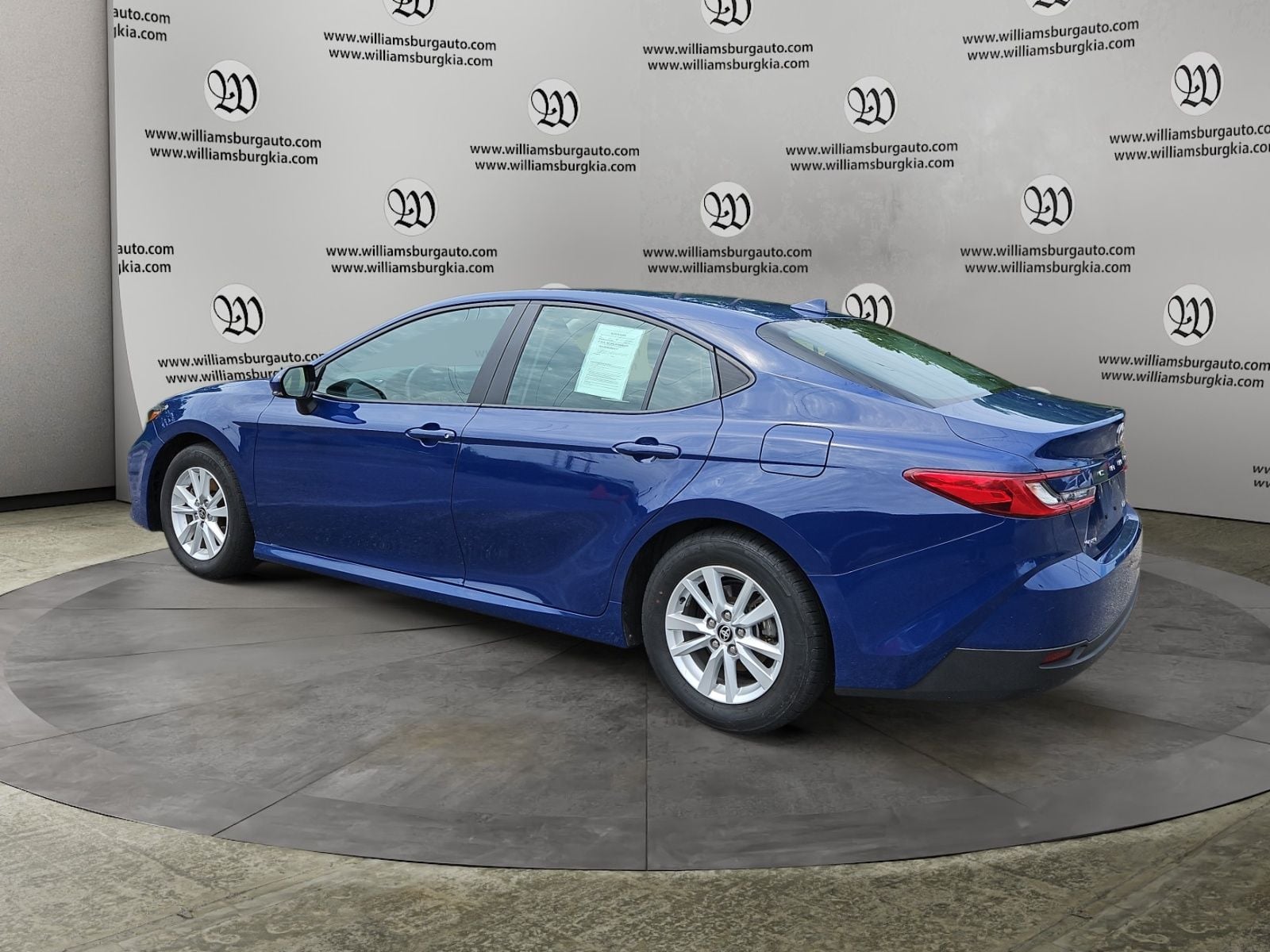 Pre-Owned 2025 Toyota Camry LE - photo - 2