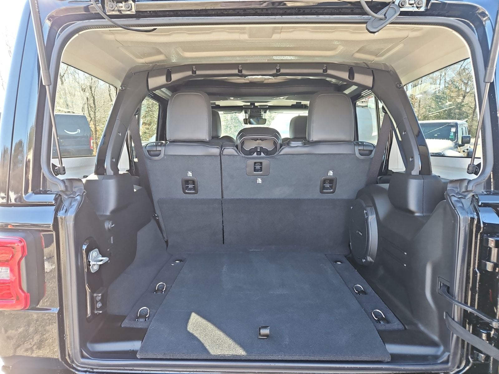New 2025 Jeep Wrangler Sahara - photo - 18