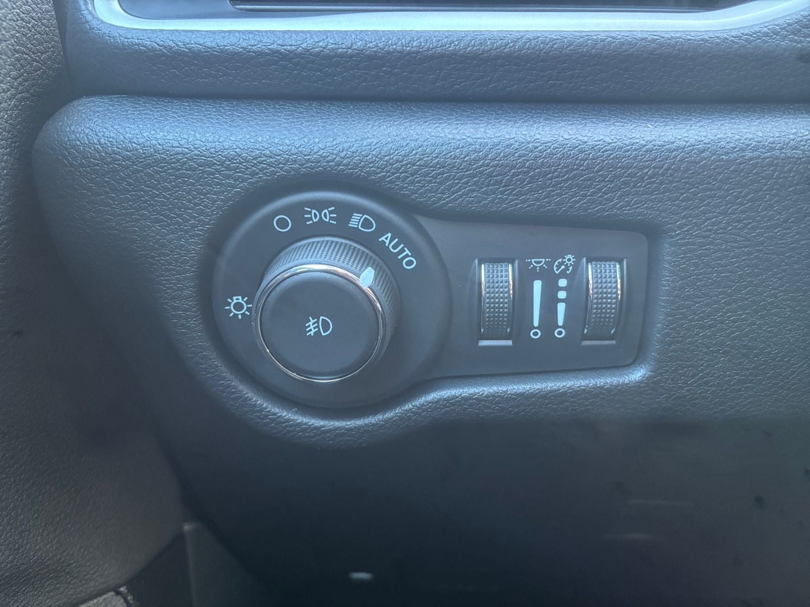 New 2026 Chrysler Pacifica Select - photo - 20