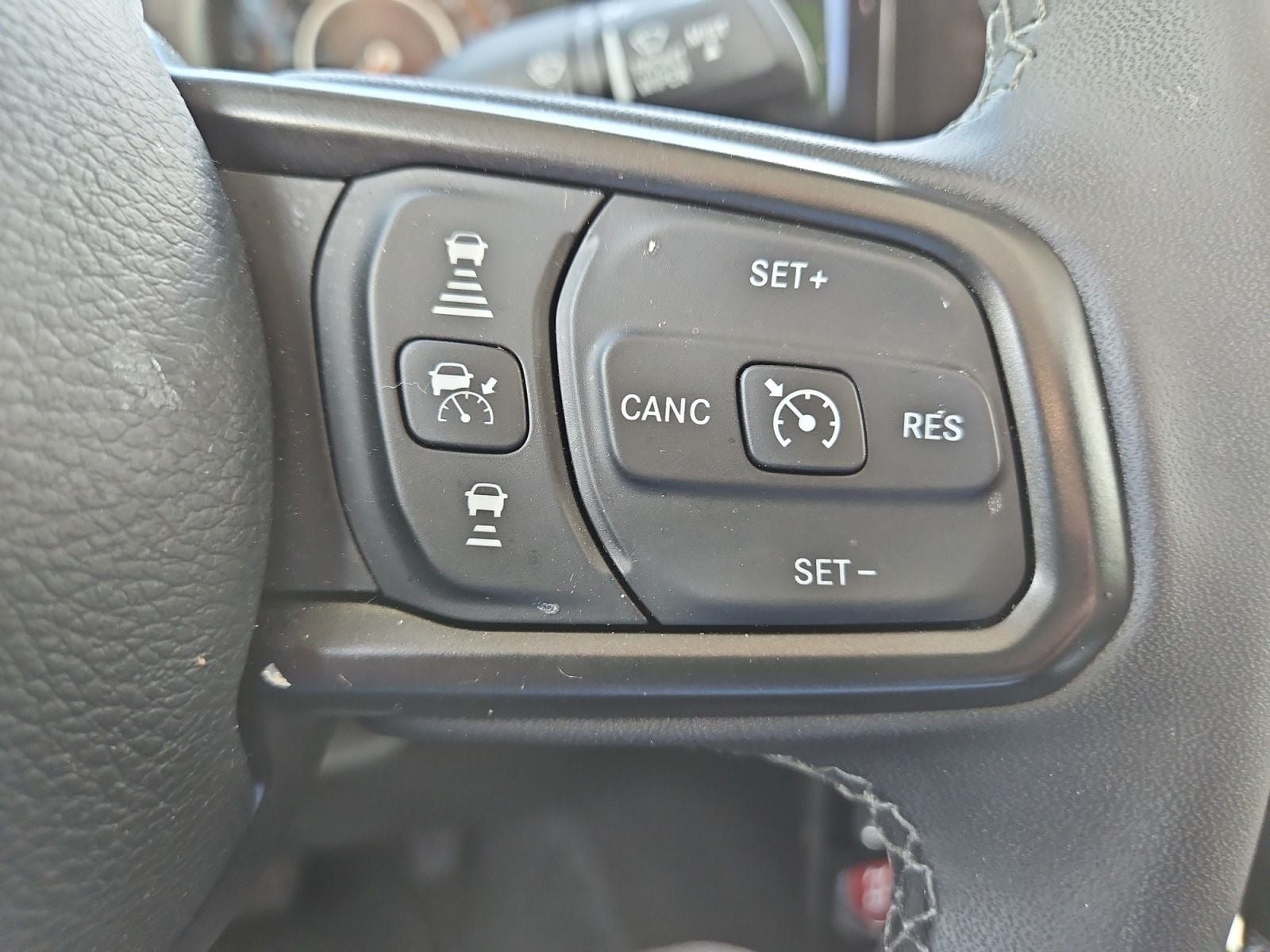 Pre-Owned 2026 Jeep Gladiator Mojave - photo - 25