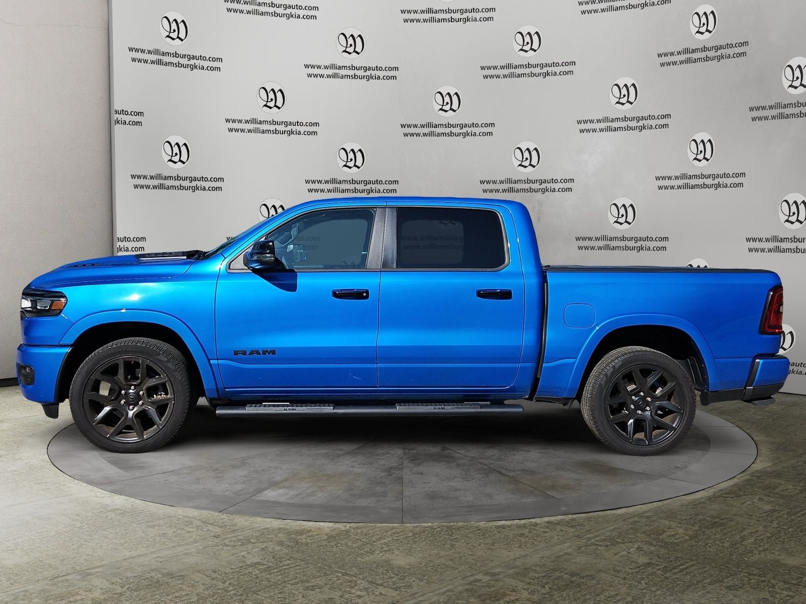 Pre-Owned 2025 Ram 1500 Laramie - photo - 1