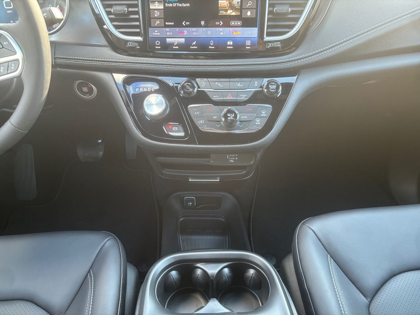 New 2026 Chrysler Pacifica Select - photo - 10