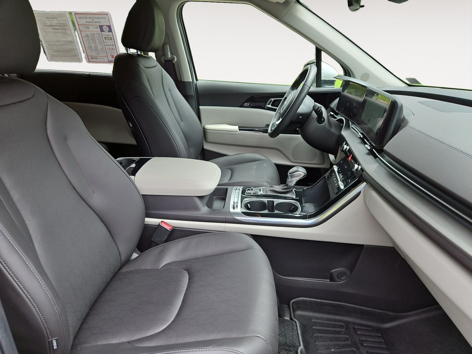 Pre-Owned 2024 Kia Carnival SX - photo - 14