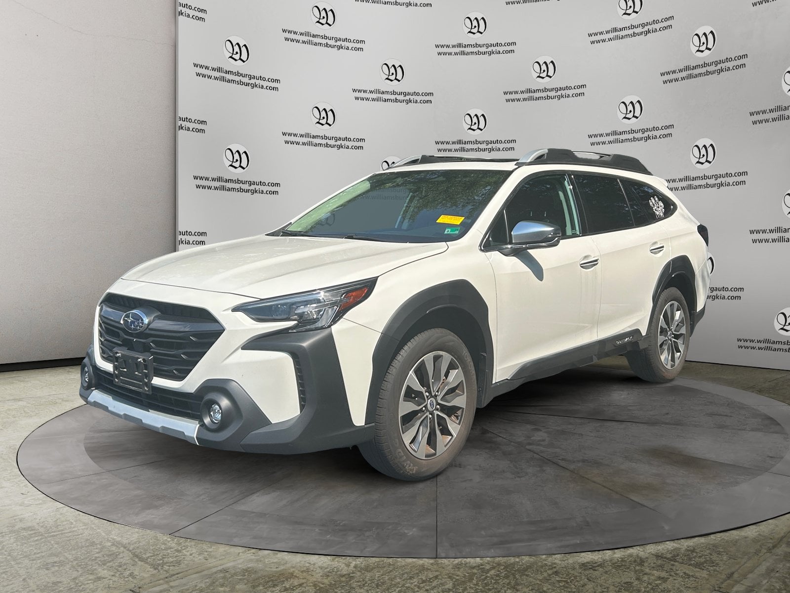 Pre-Owned 2025 Subaru Outback Touring - photo - 0
