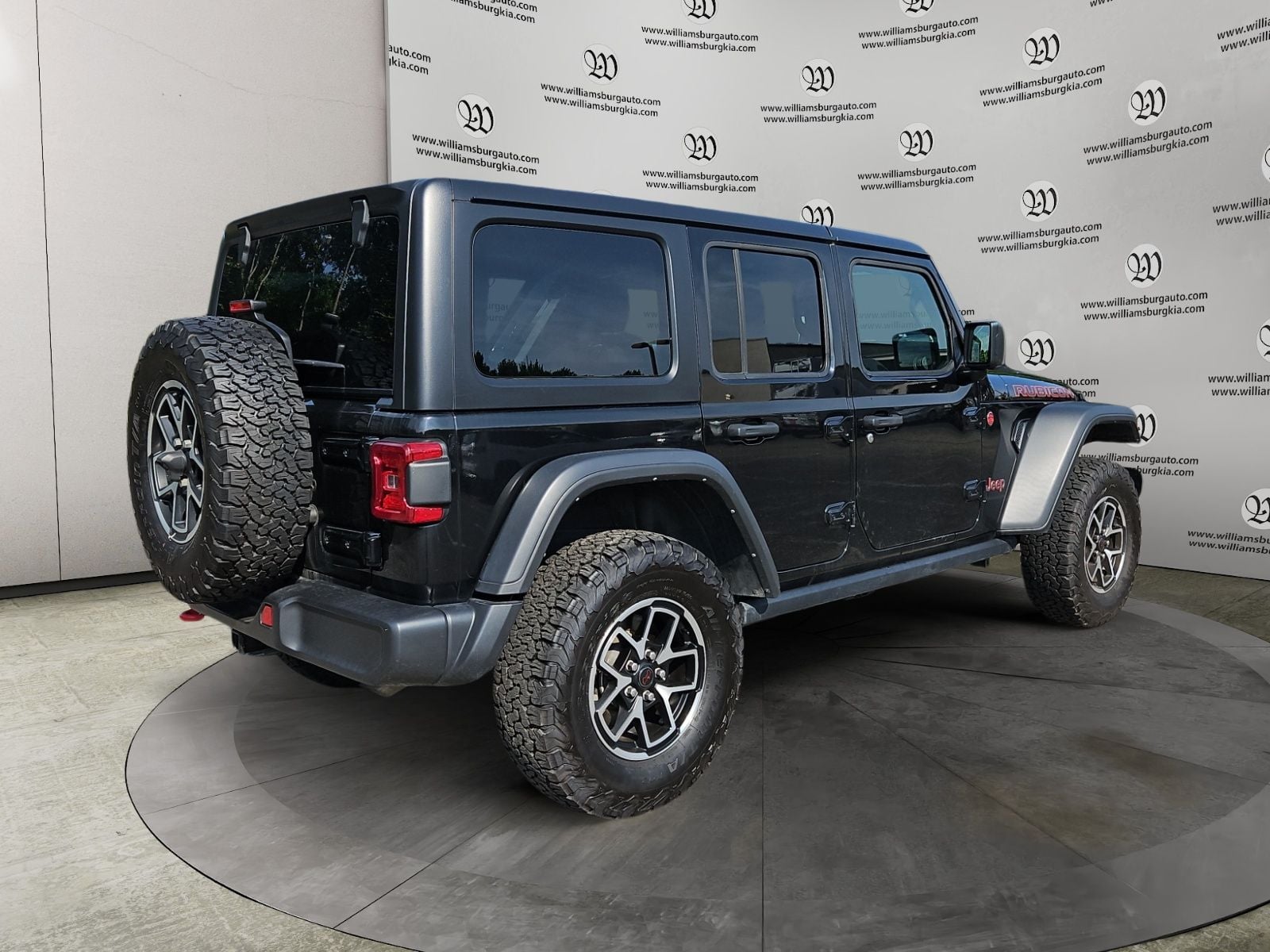 Pre-Owned 2024 Jeep Wrangler Rubicon - photo - 4