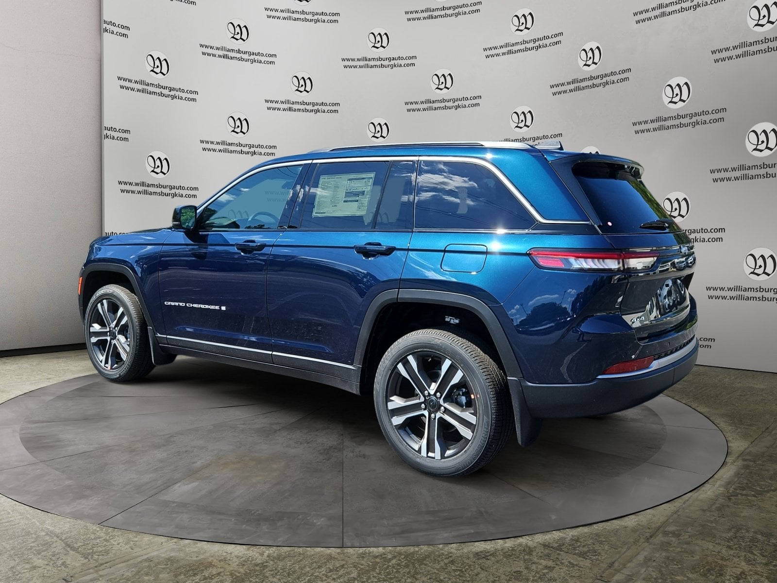 New 2027 Jeep Grand Cherokee Limited - photo - 2