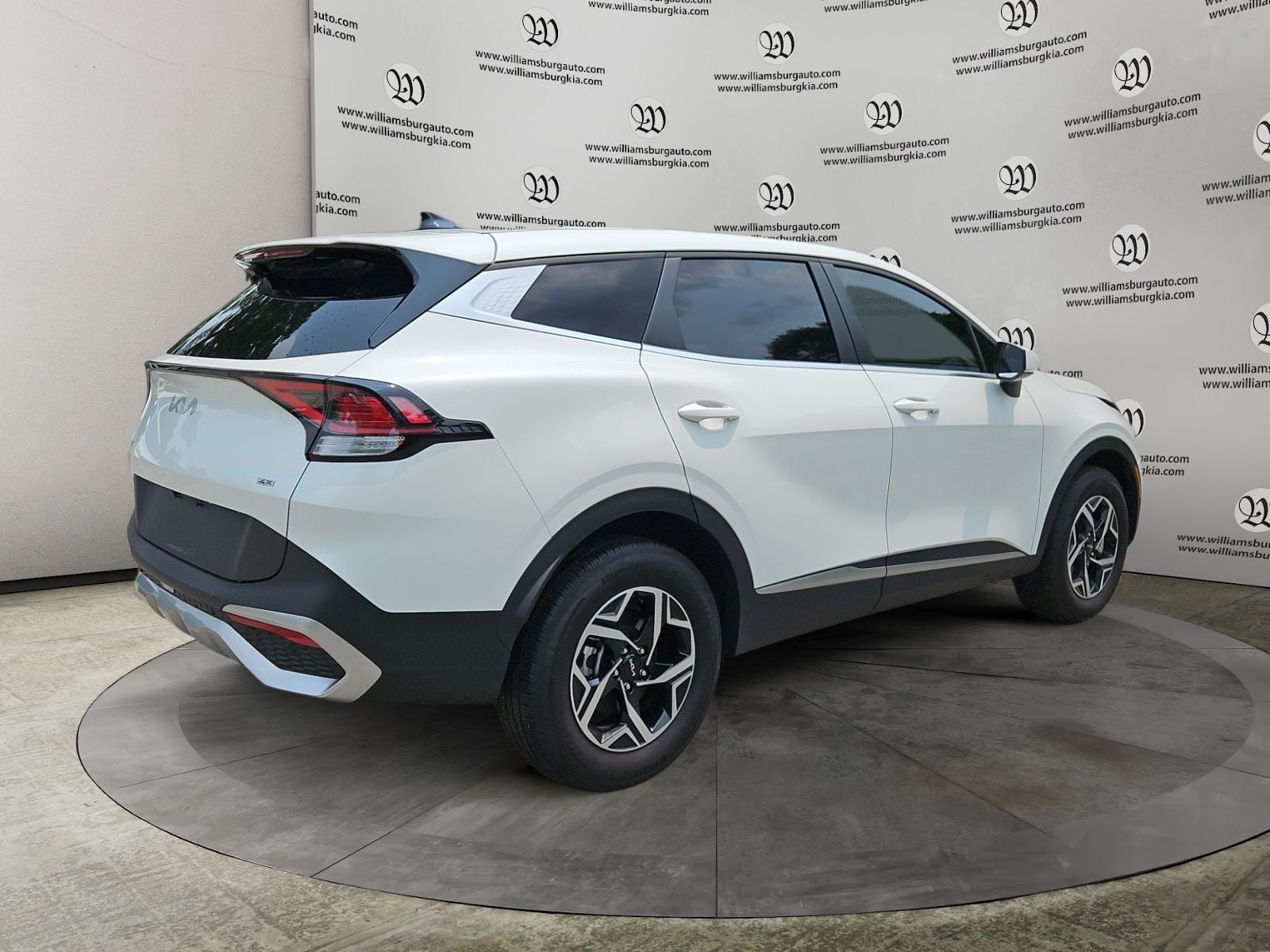Pre-Owned 2025 Kia Sportage LX - photo - 4