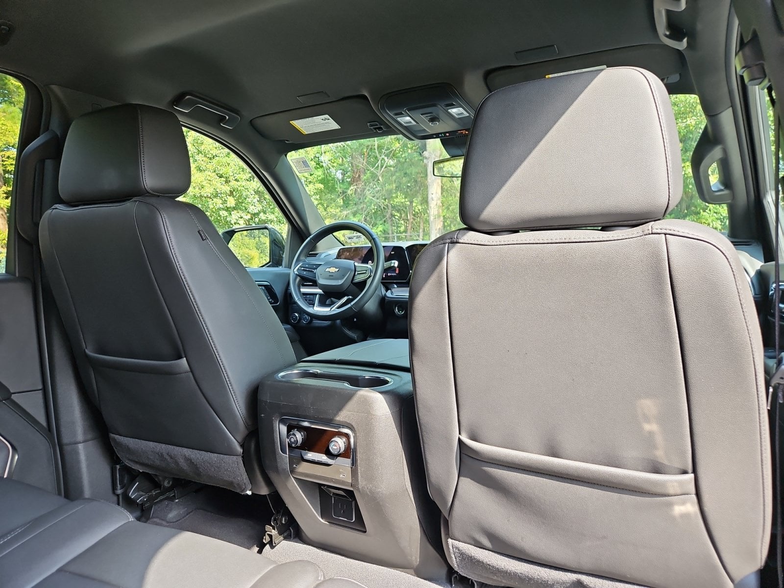 Pre-Owned 2025 Chevrolet Suburban LT - photo - 17