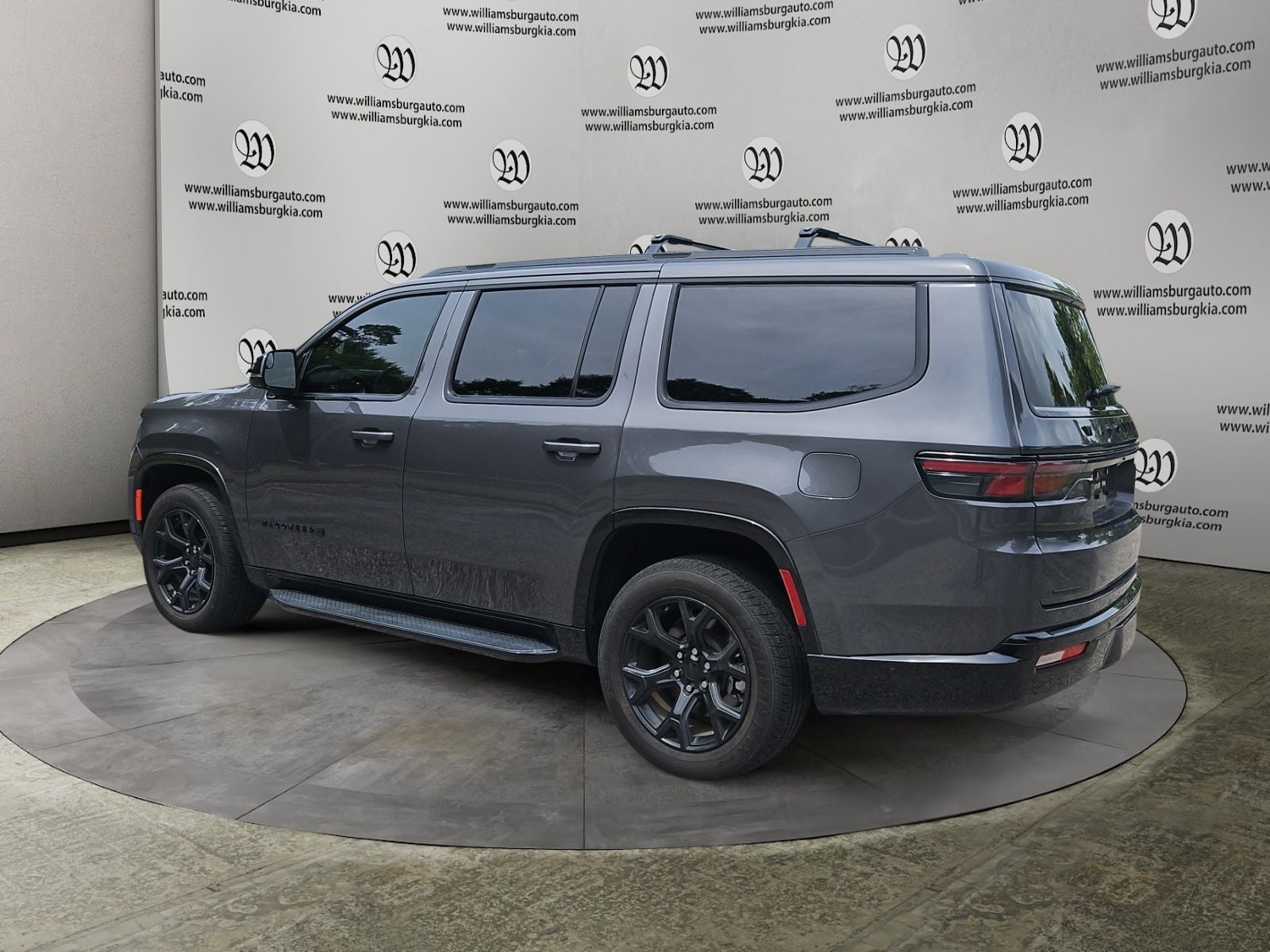 Pre-Owned 2023 Jeep Wagoneer Series II - photo - 2