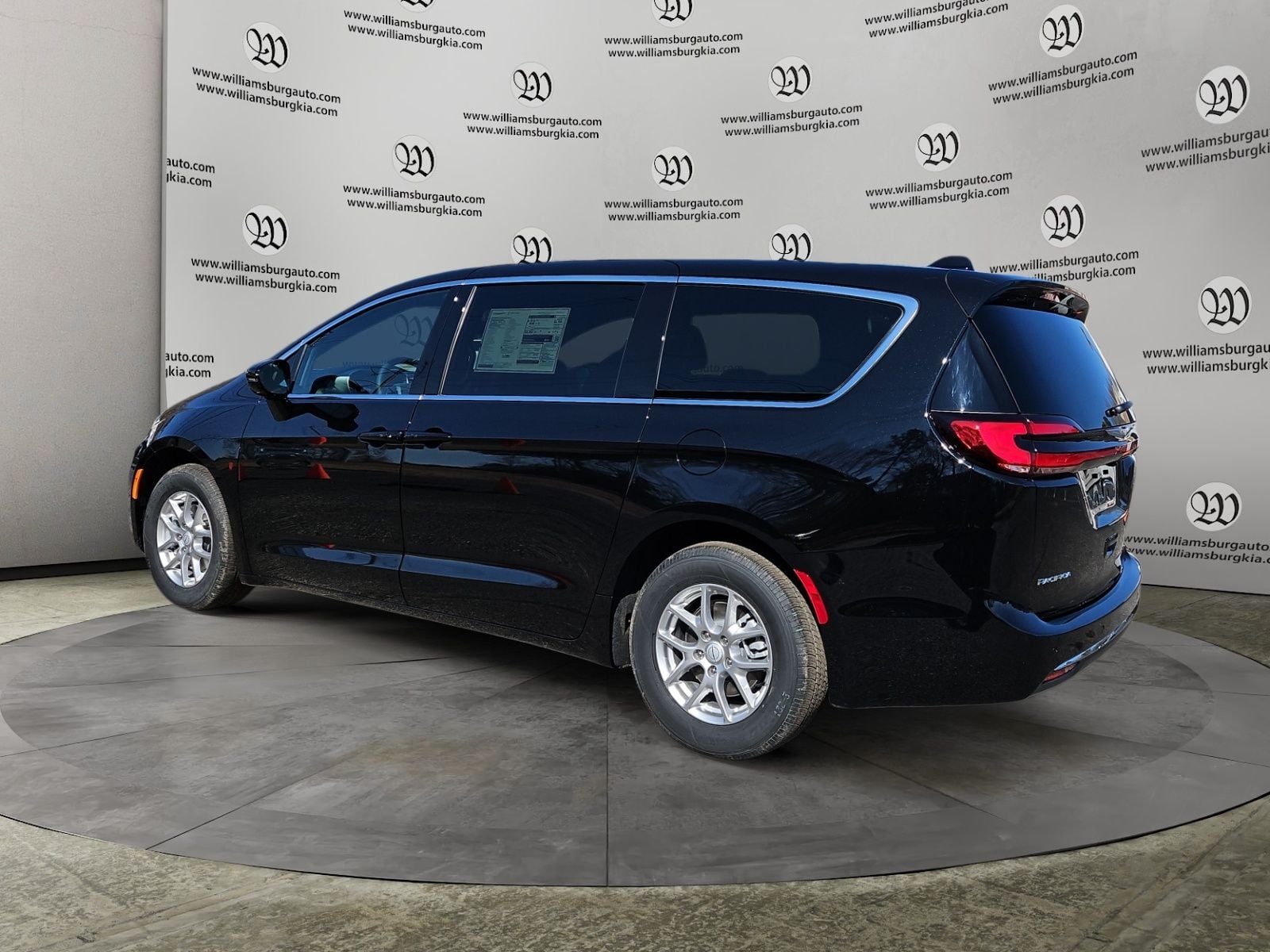 New 2026 Chrysler Pacifica Select - photo - 2