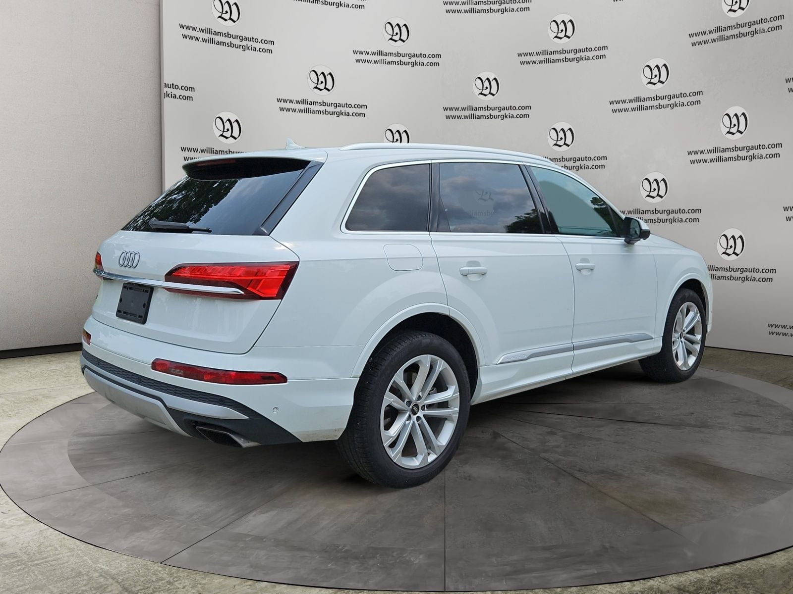 Pre-Owned 2025 Audi Q7 55 Premium Plus - photo - 4