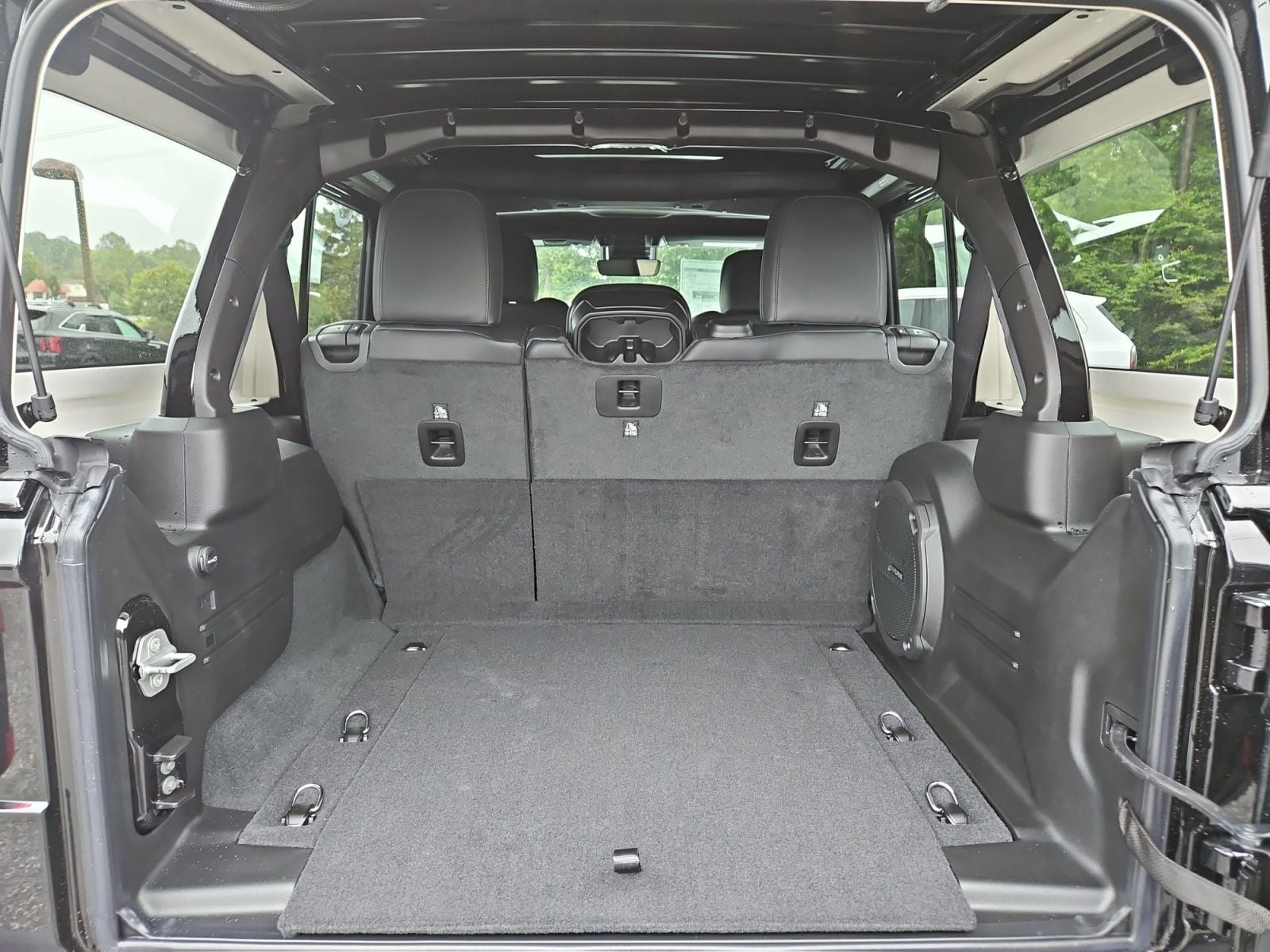 New 2025 Jeep Wrangler Sahara - photo - 18