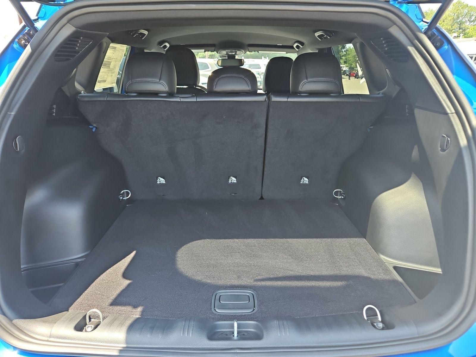 New 2025 Jeep Compass Limited - photo - 18