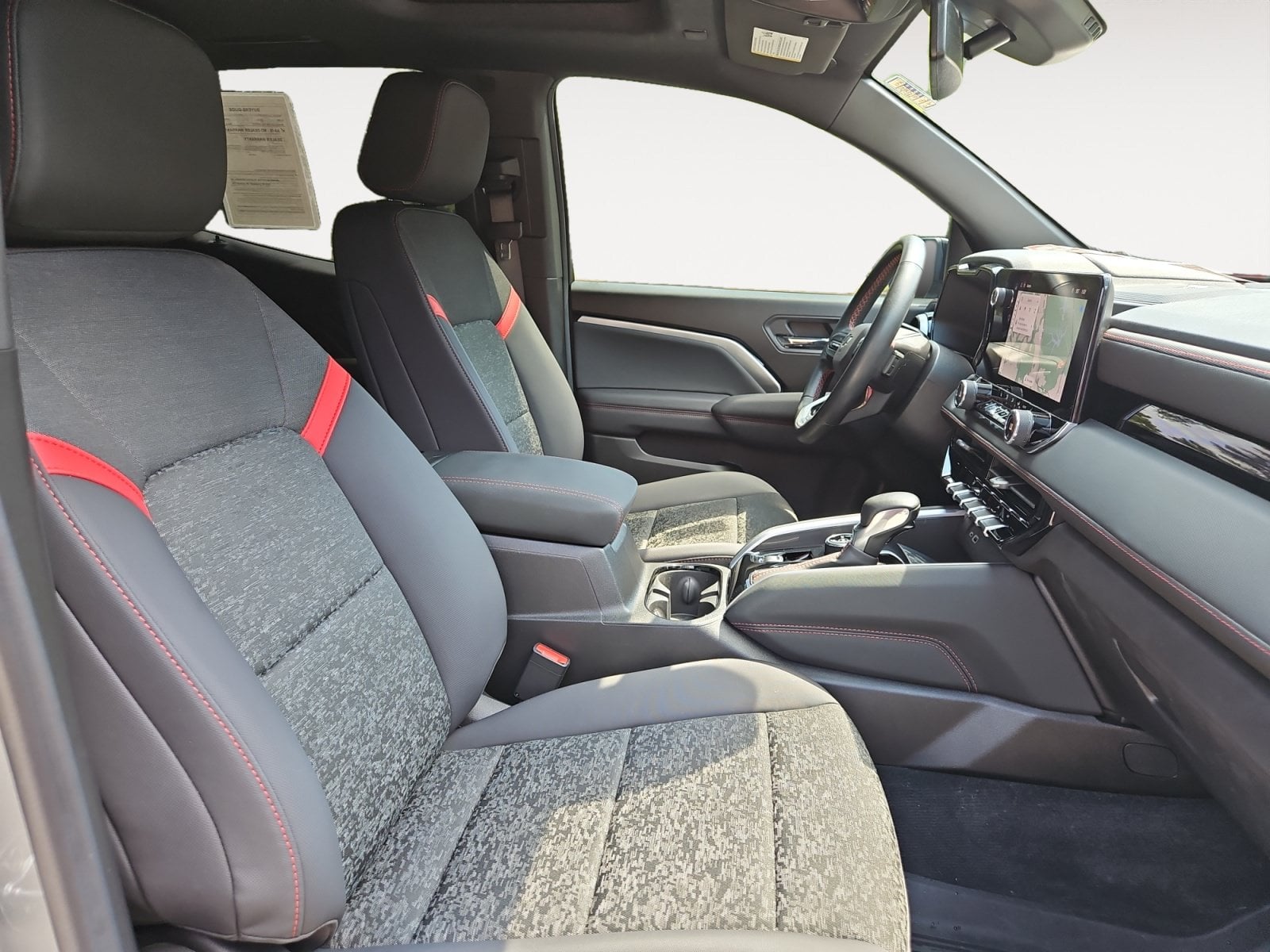Pre-Owned 2025 Chevrolet Colorado Z71 - photo - 14