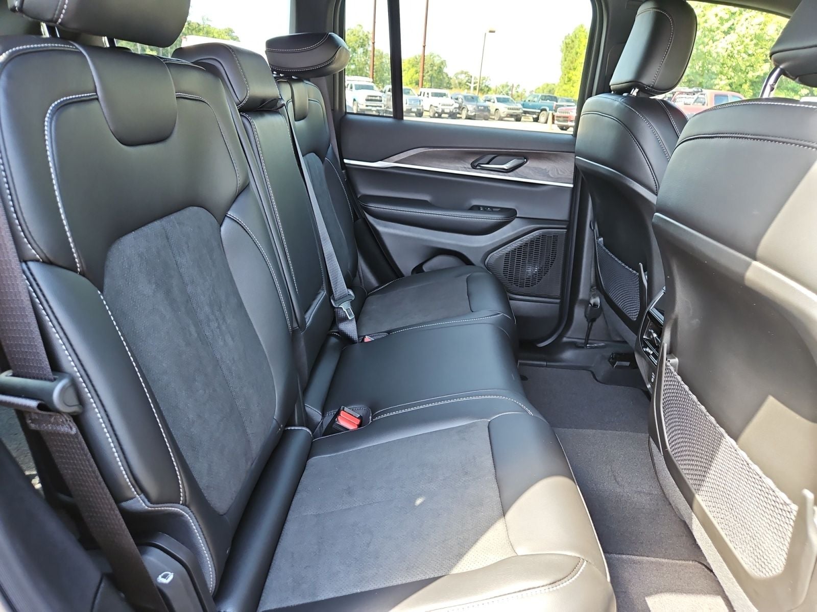 New 2027 Jeep Grand Cherokee Laredo Altitude - photo - 16