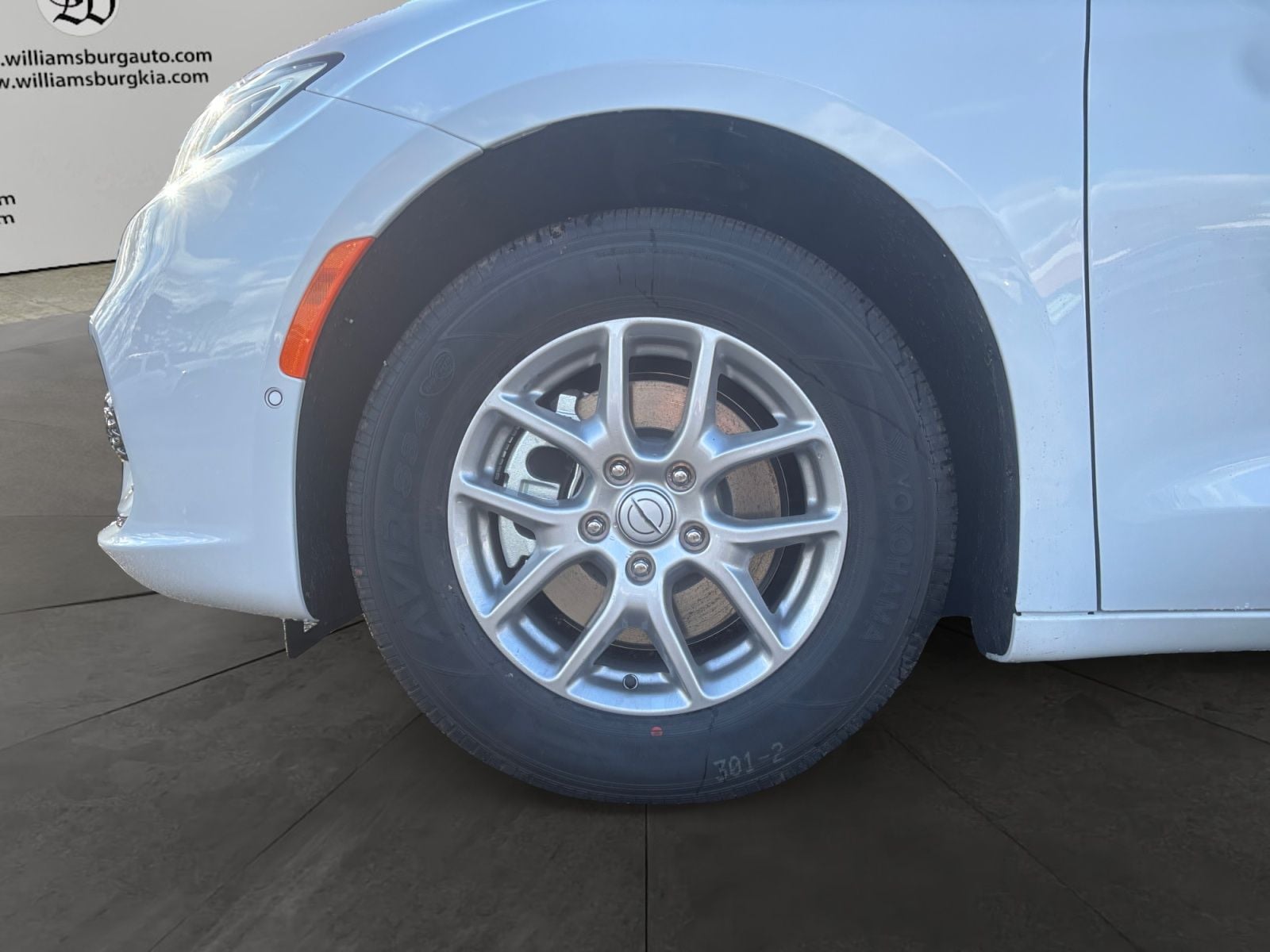 New 2026 Chrysler Pacifica Select - photo - 13