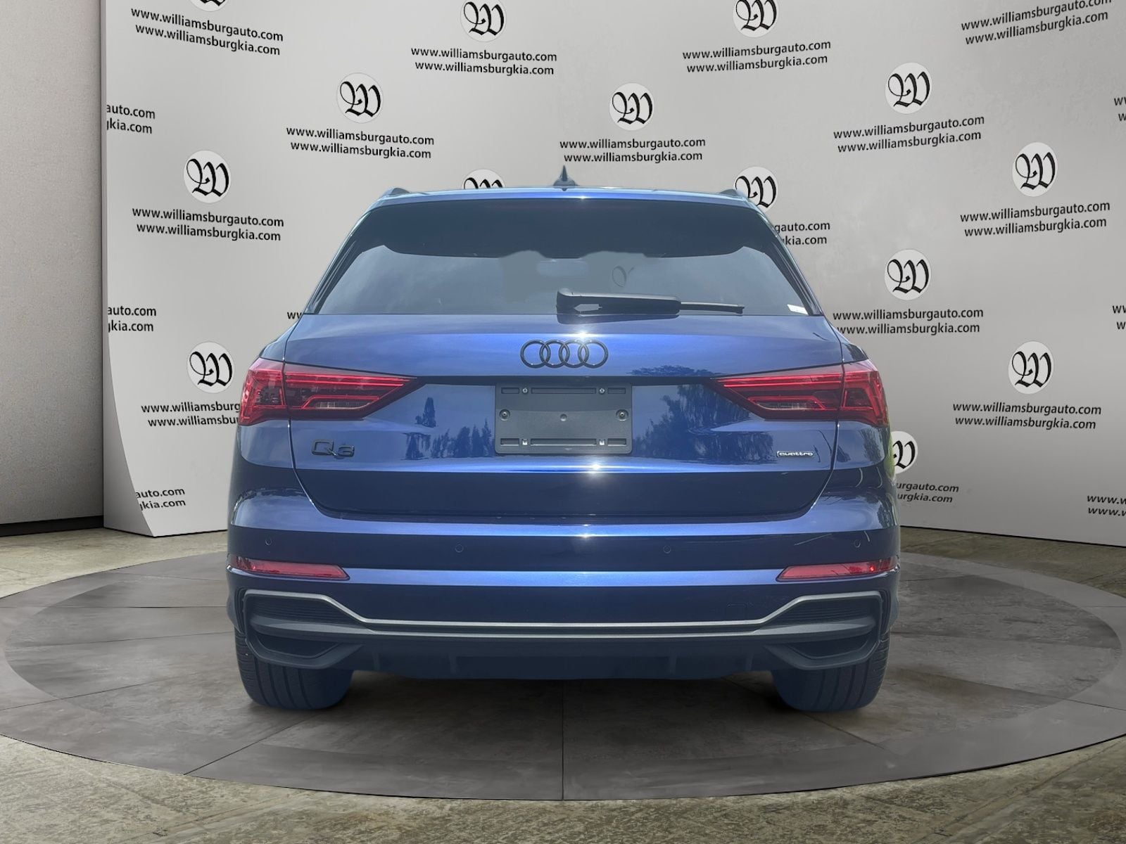 Pre-Owned 2024 Audi Q3 Premium Plus - photo - 3