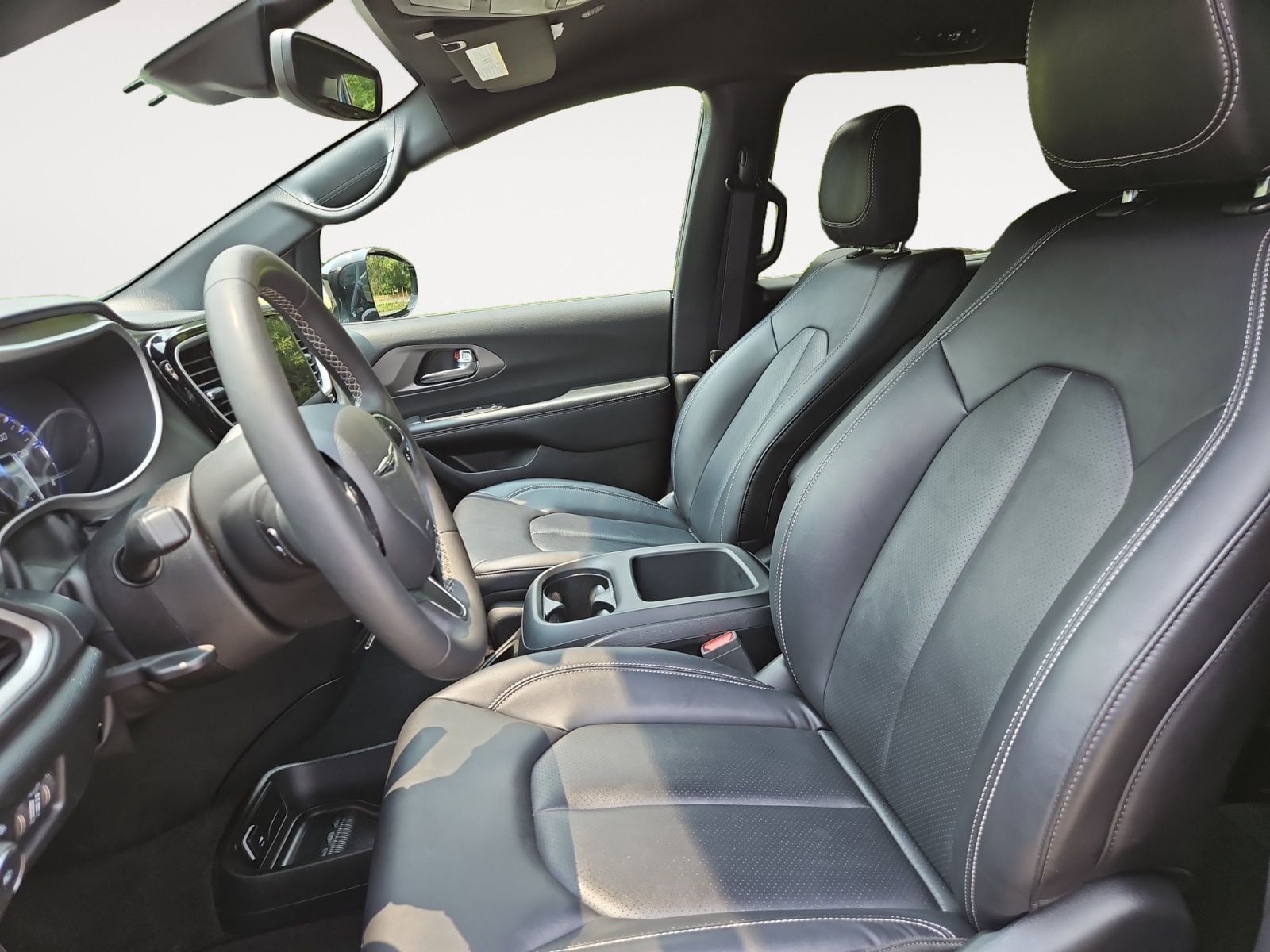 Pre-Owned 2025 Chrysler Pacifica Select - photo - 8