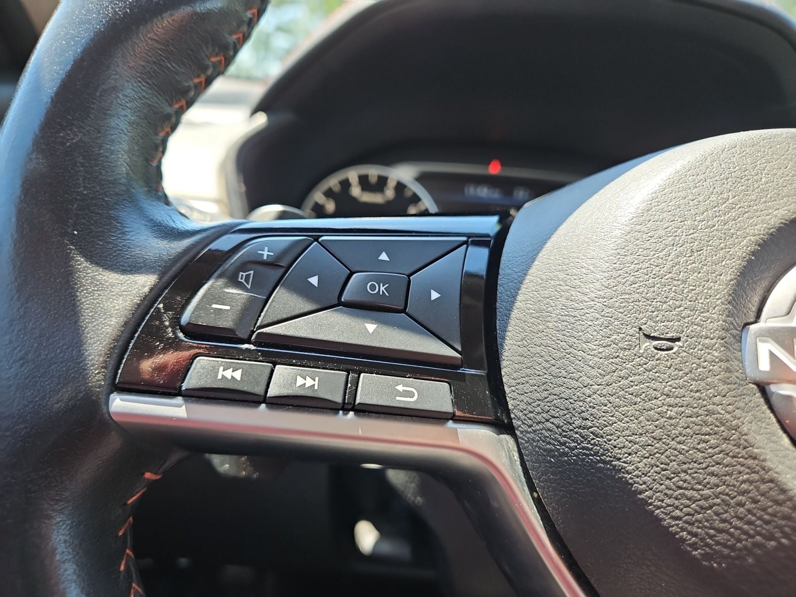 Pre-Owned 2024 Nissan Altima 2.5 SR - photo - 24