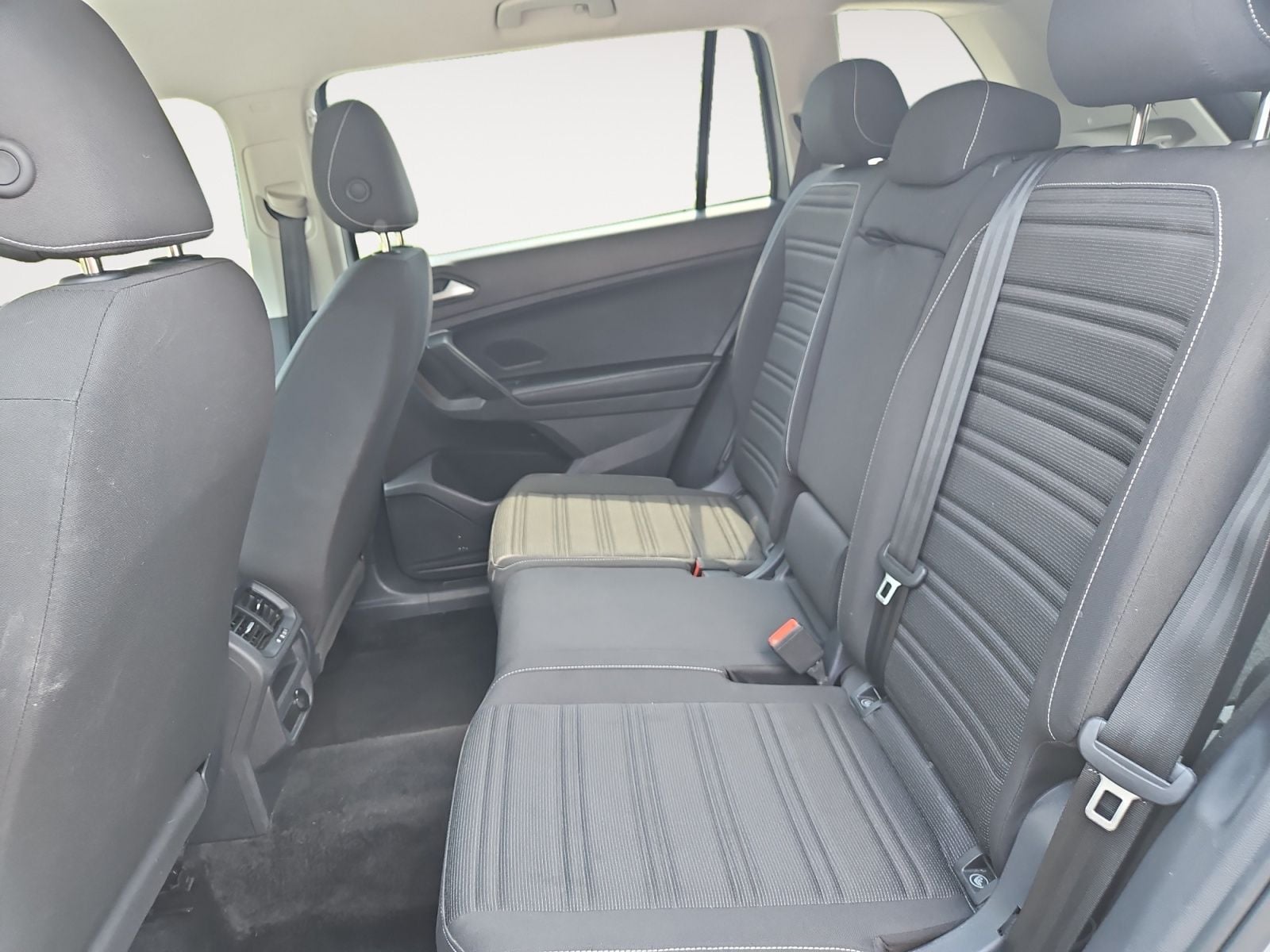 Pre-Owned 2024 Volkswagen Tiguan 2.0T S - photo - 12