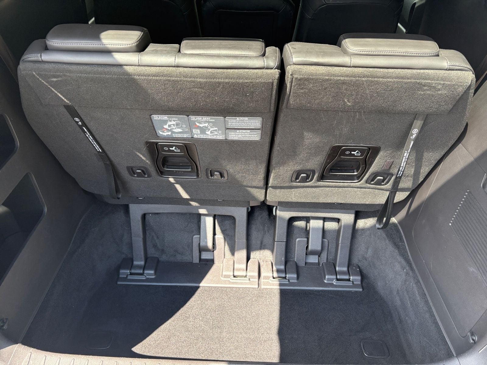 Pre-Owned 2024 Kia Carnival EX - photo - 29