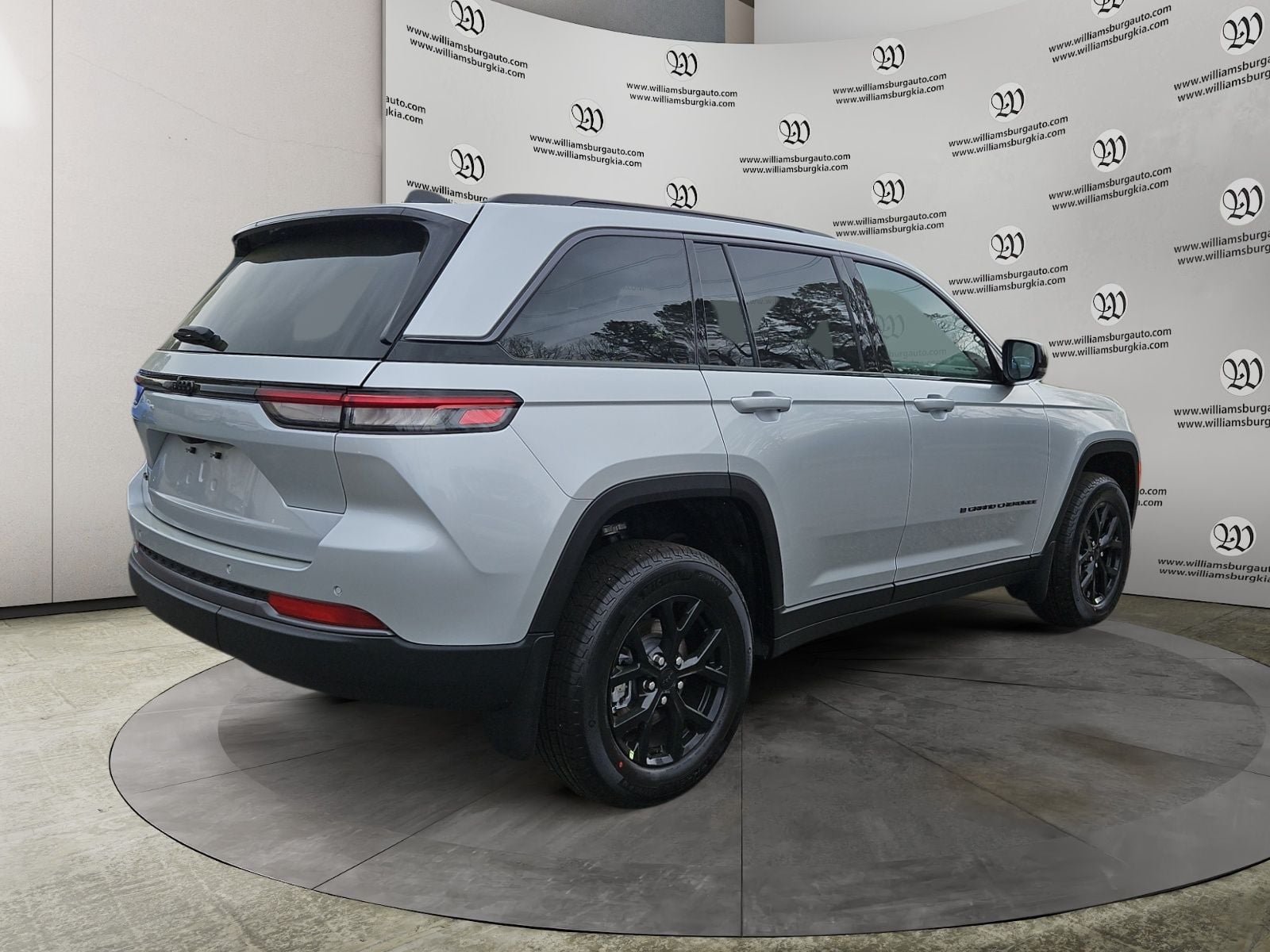 New 2026 Jeep Grand Cherokee Altitude - photo - 4