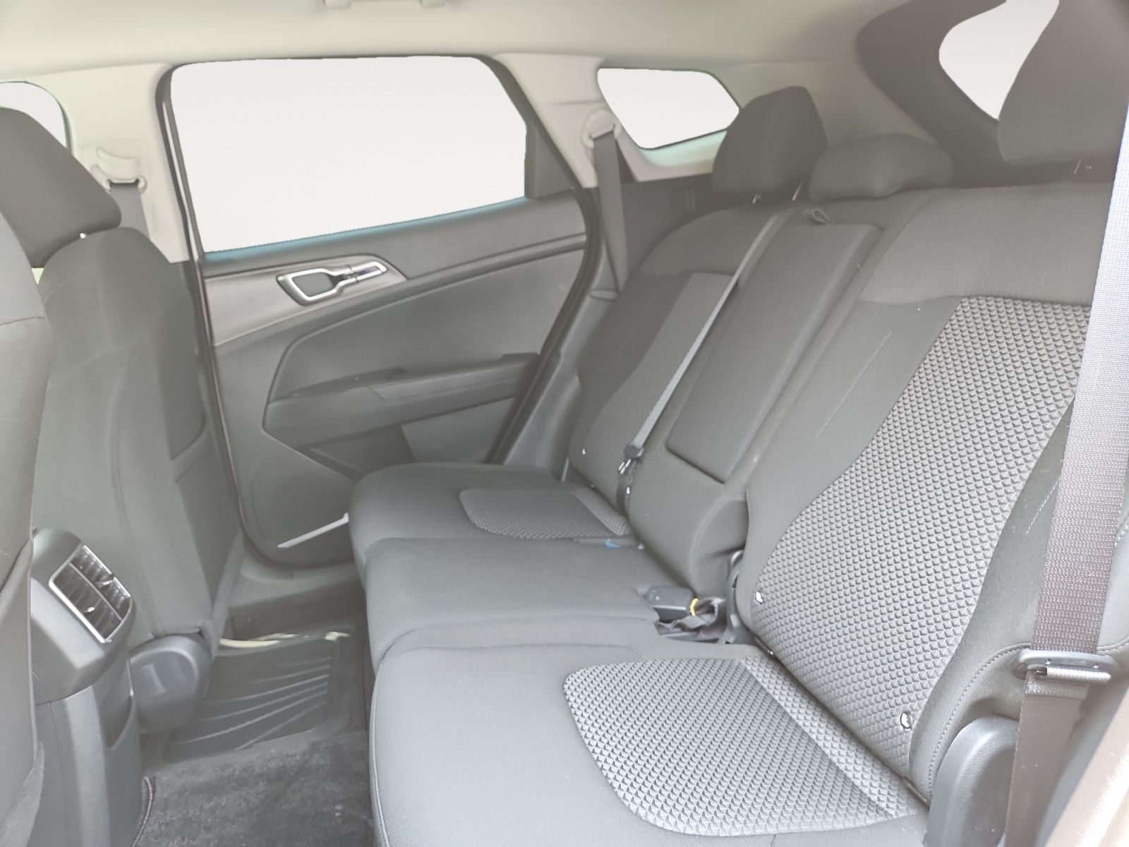Pre-Owned 2025 Kia Sportage LX - photo - 12