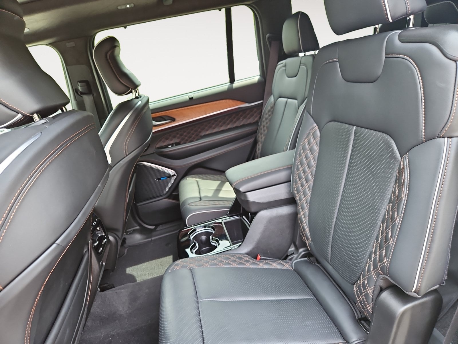 Pre-Owned 2022 Jeep Grand Cherokee L Summit - photo - 12