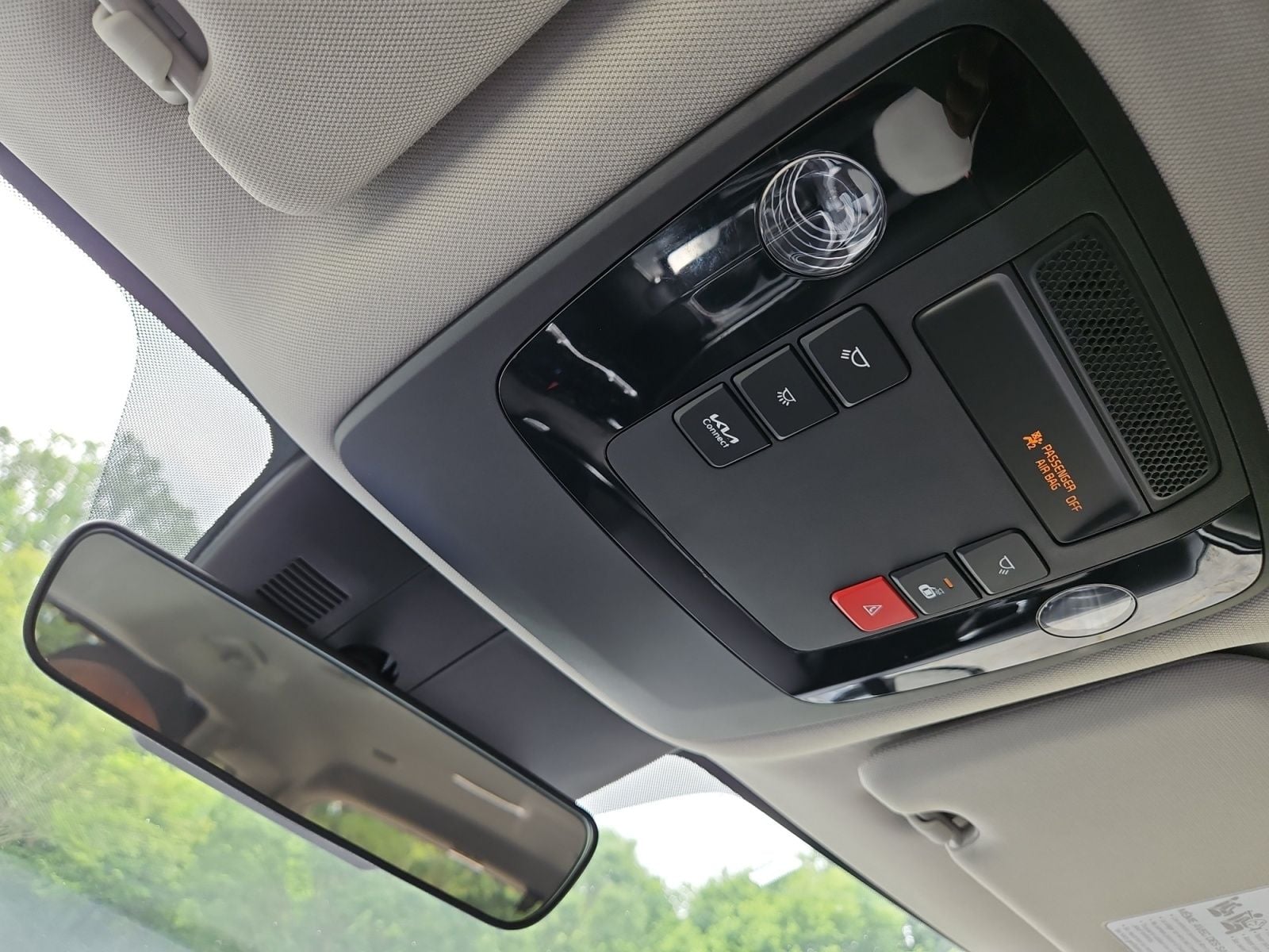 Pre-Owned 2024 Kia Carnival SX - photo - 29