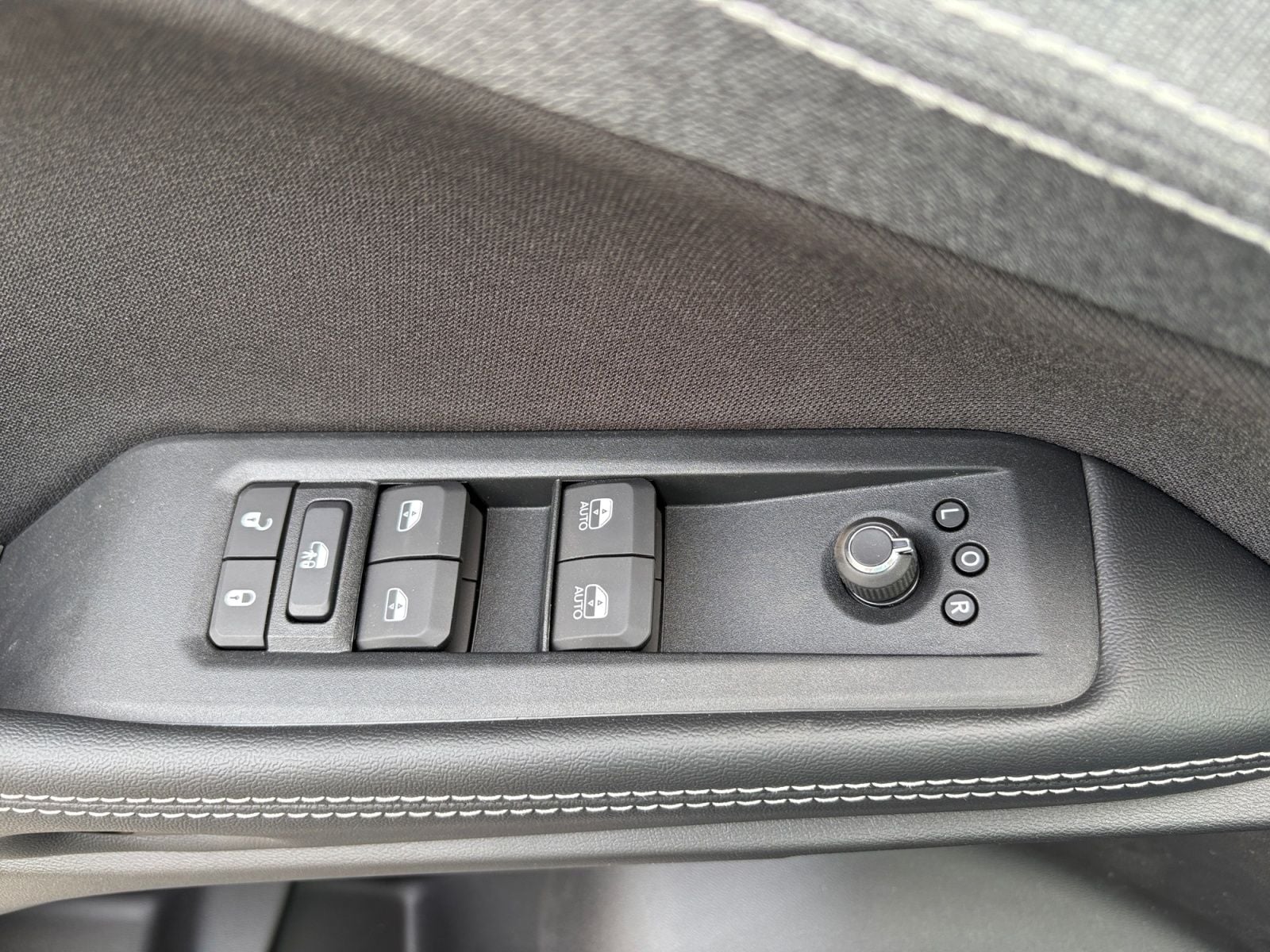 New 2026 Jeep Cherokee Laredo - photo - 17