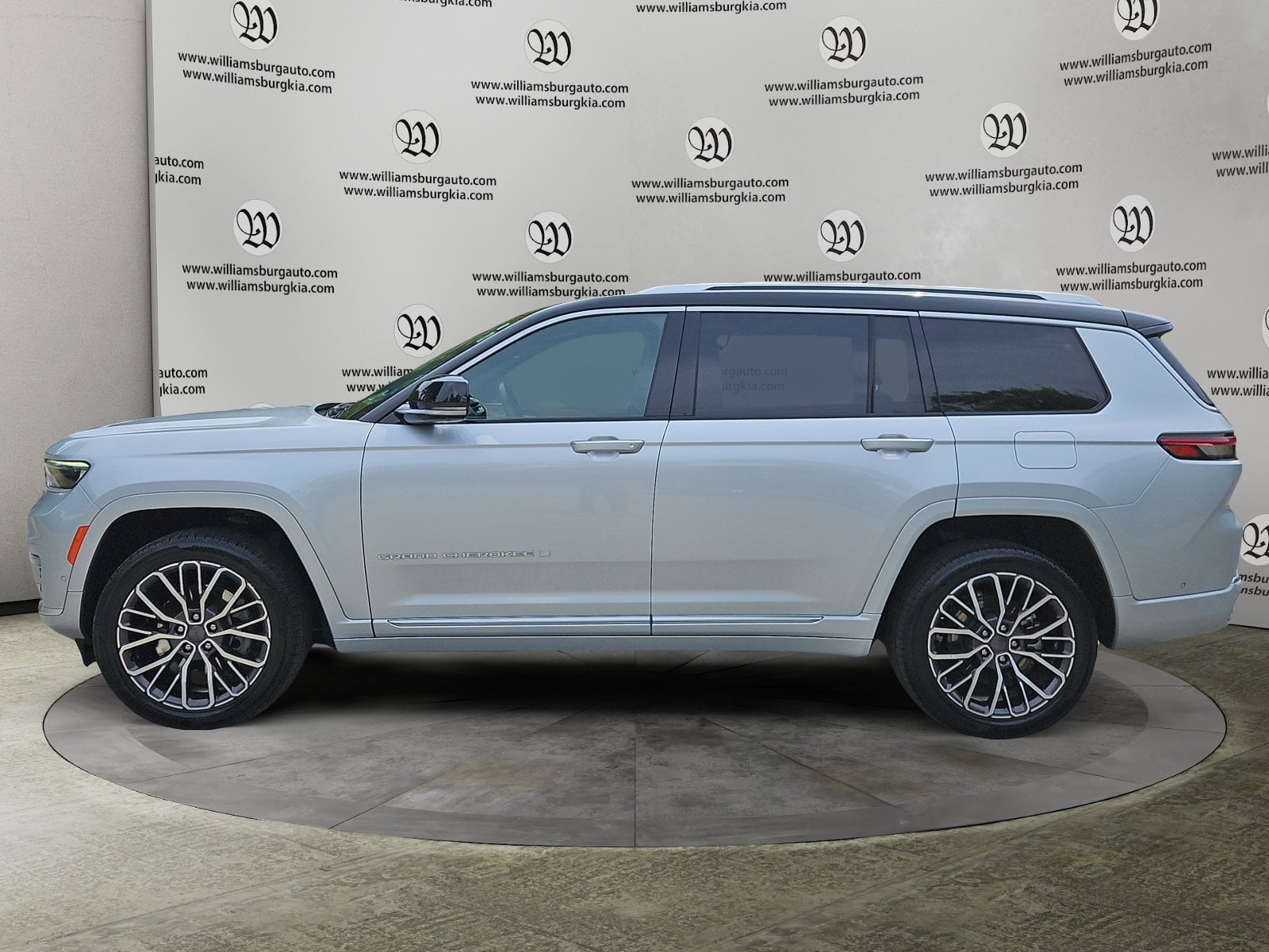Pre-Owned 2022 Jeep Grand Cherokee L Summit - photo - 1