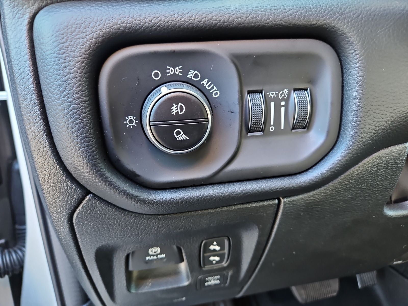 New 2026 Ram 1500 Laramie - photo - 22