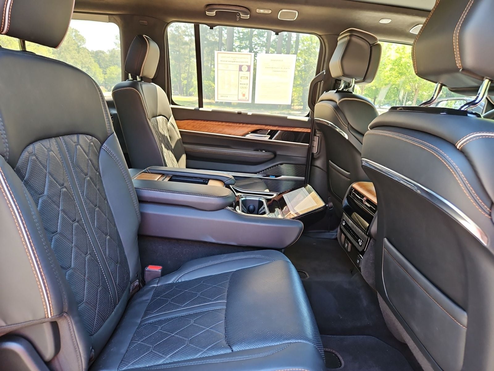 Pre-Owned 2024 Jeep Grand Wagoneer Series III - photo - 16
