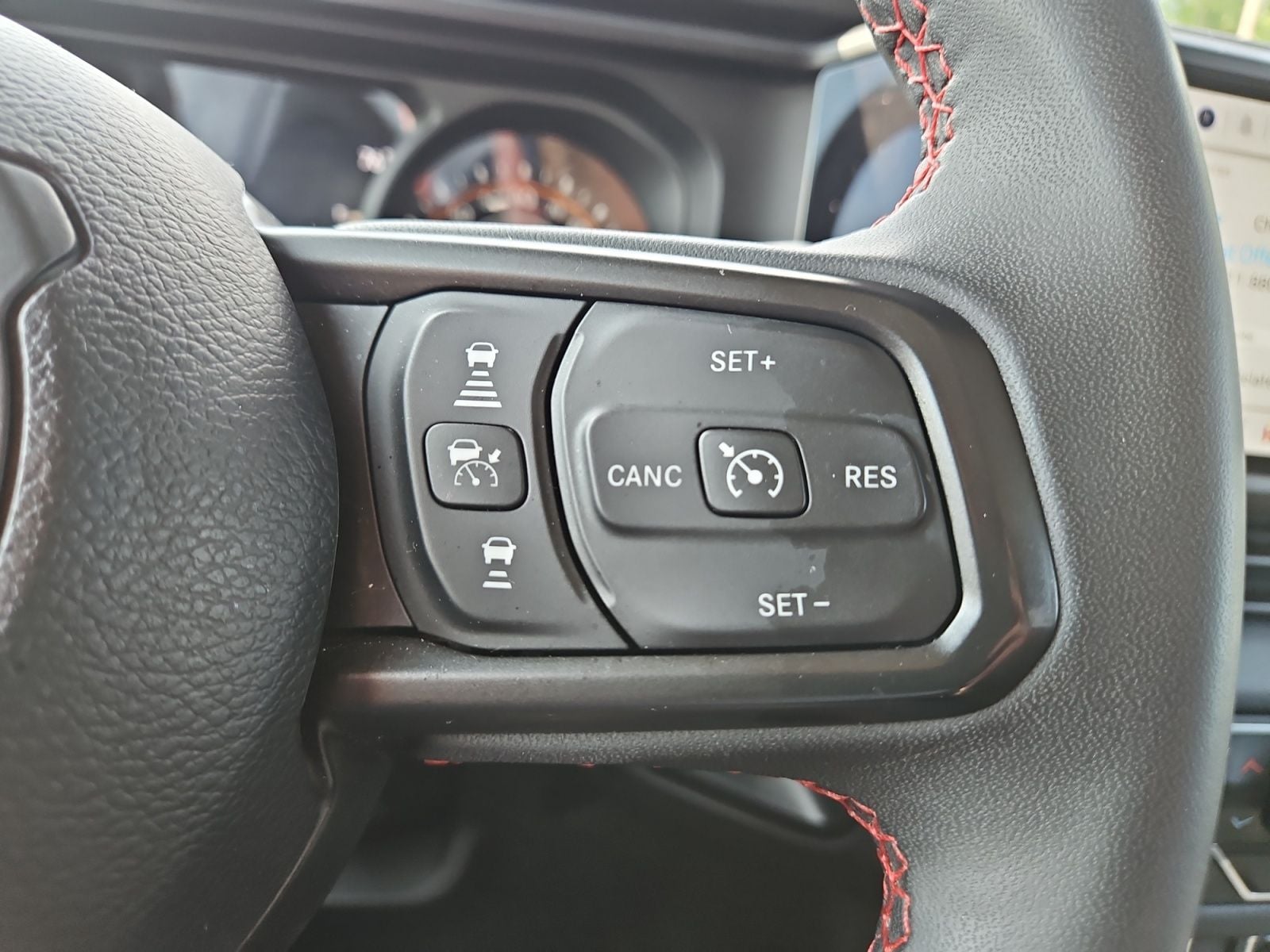 Pre-Owned 2024 Jeep Wrangler Rubicon - photo - 25