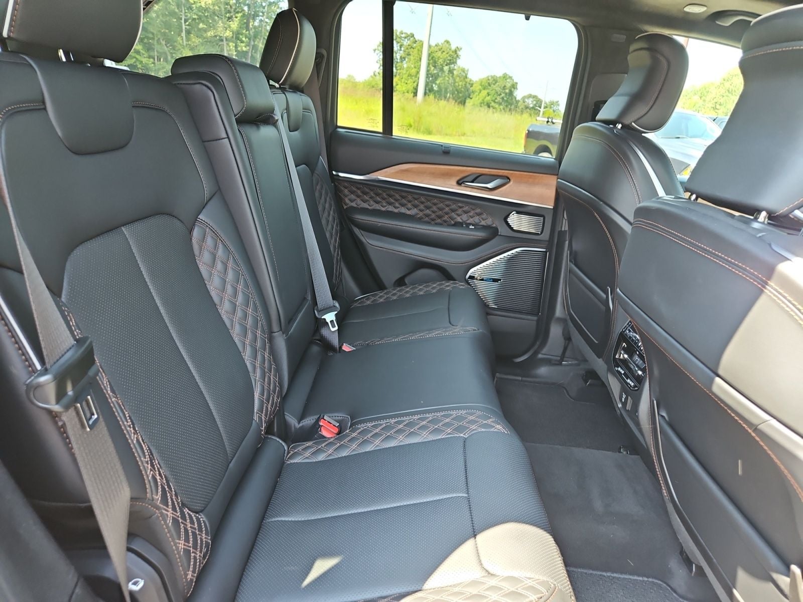 New 2026 Jeep Grand Cherokee Summit - photo - 16